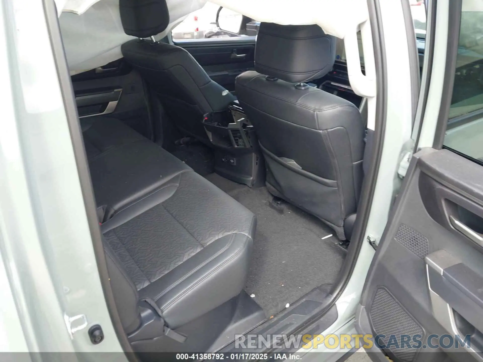 8 fotografías del automóvil dañado 5TFLA5DB8RX210143 TOYOTA TUNDRA 2024