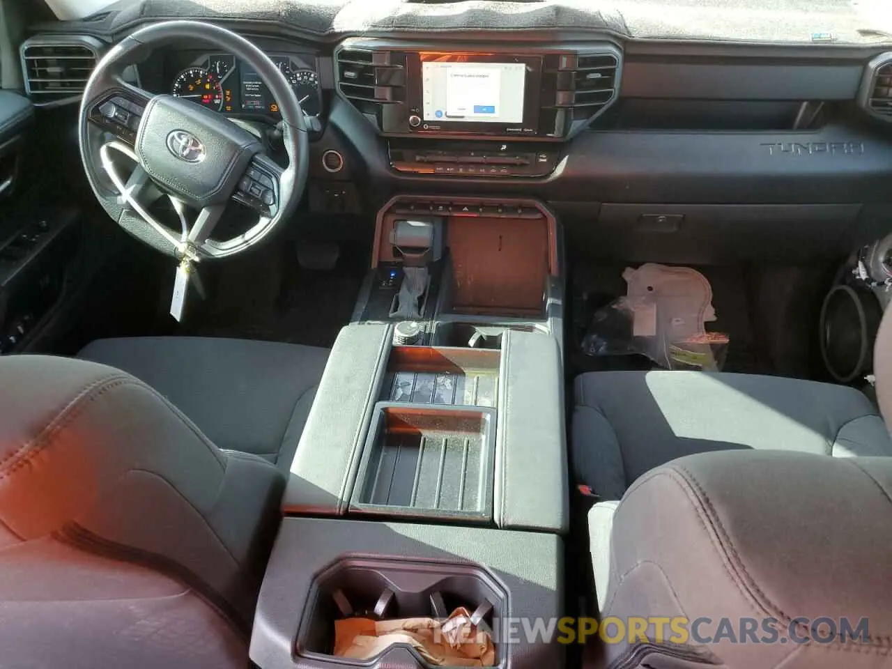 8 fotografías del automóvil dañado 5TFLA5DB9RX202245 TOYOTA TUNDRA 2024