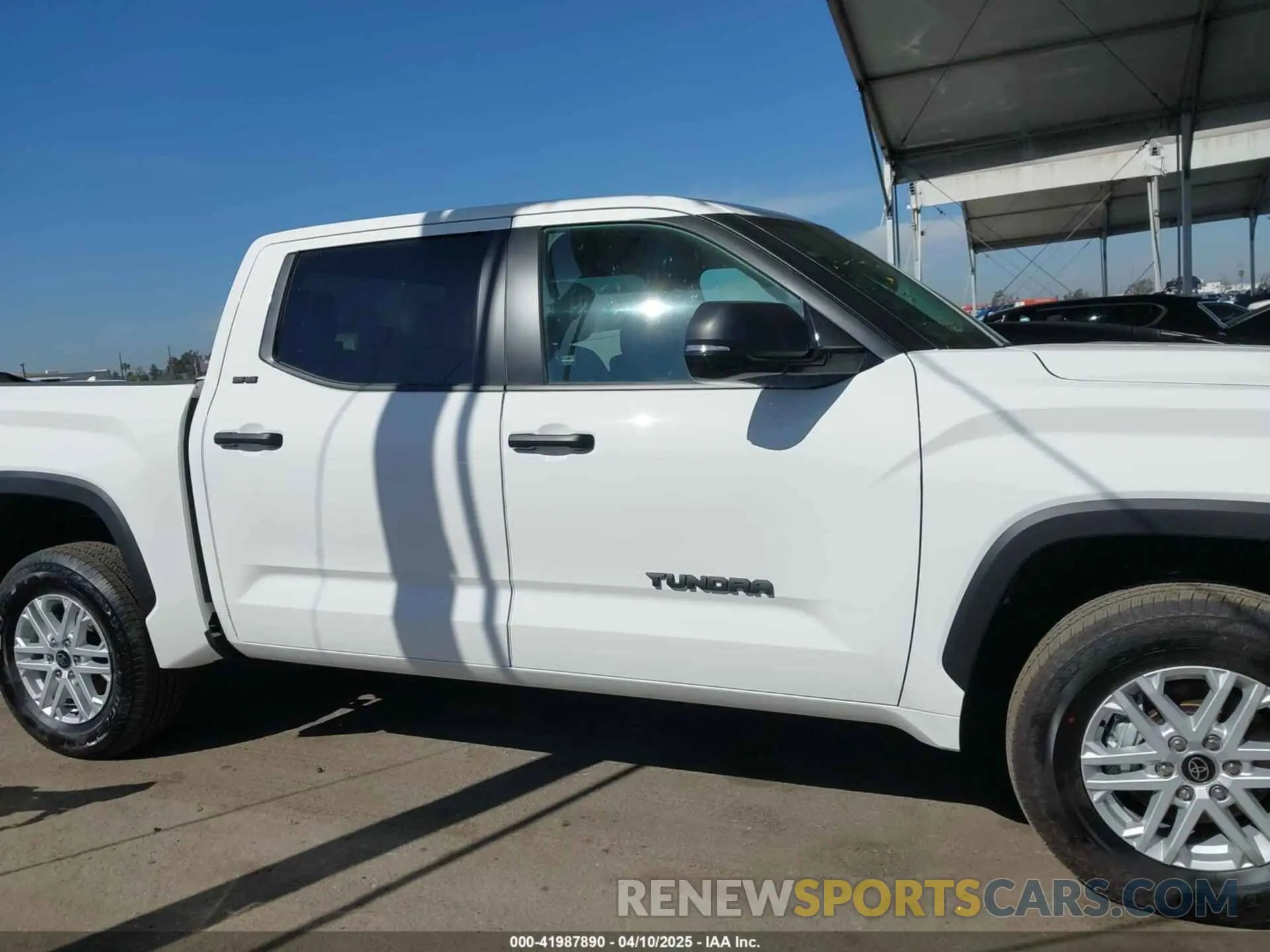 13 fotografías del automóvil dañado 5TFLA5DBXRX234038 TOYOTA TUNDRA 2024
