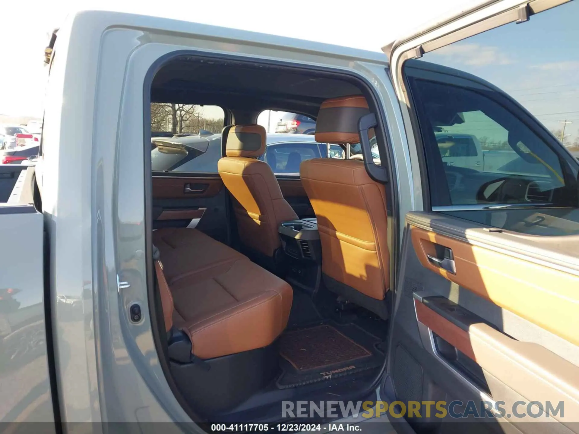 8 fotografías del automóvil dañado 5TFMA5DB1RX217536 TOYOTA TUNDRA 2024