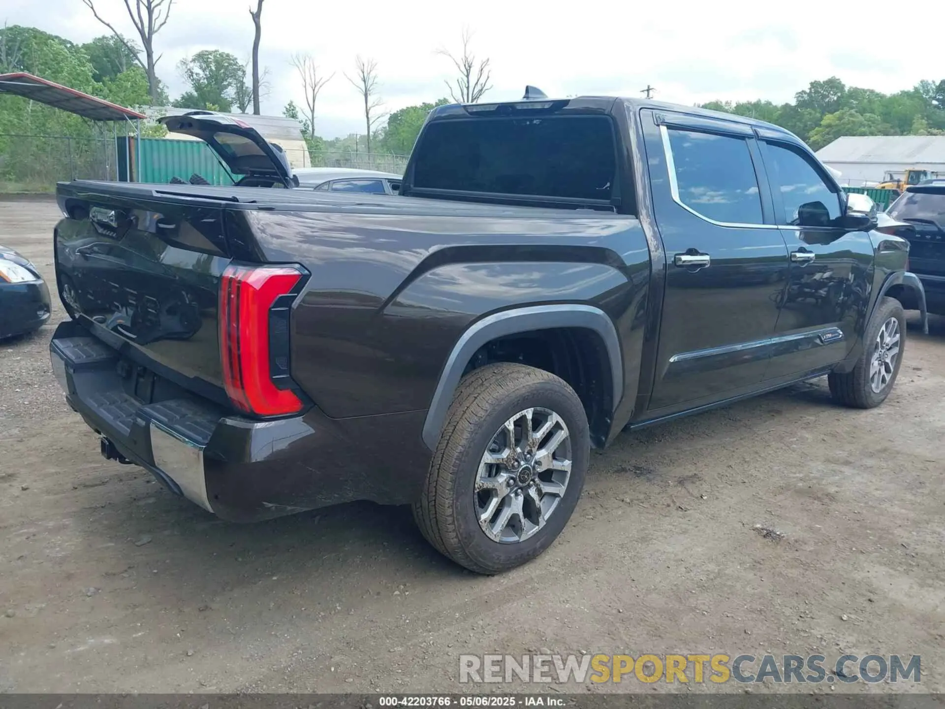 4 fotografías del automóvil dañado 5TFMA5DB5RX145336 TOYOTA TUNDRA 2024