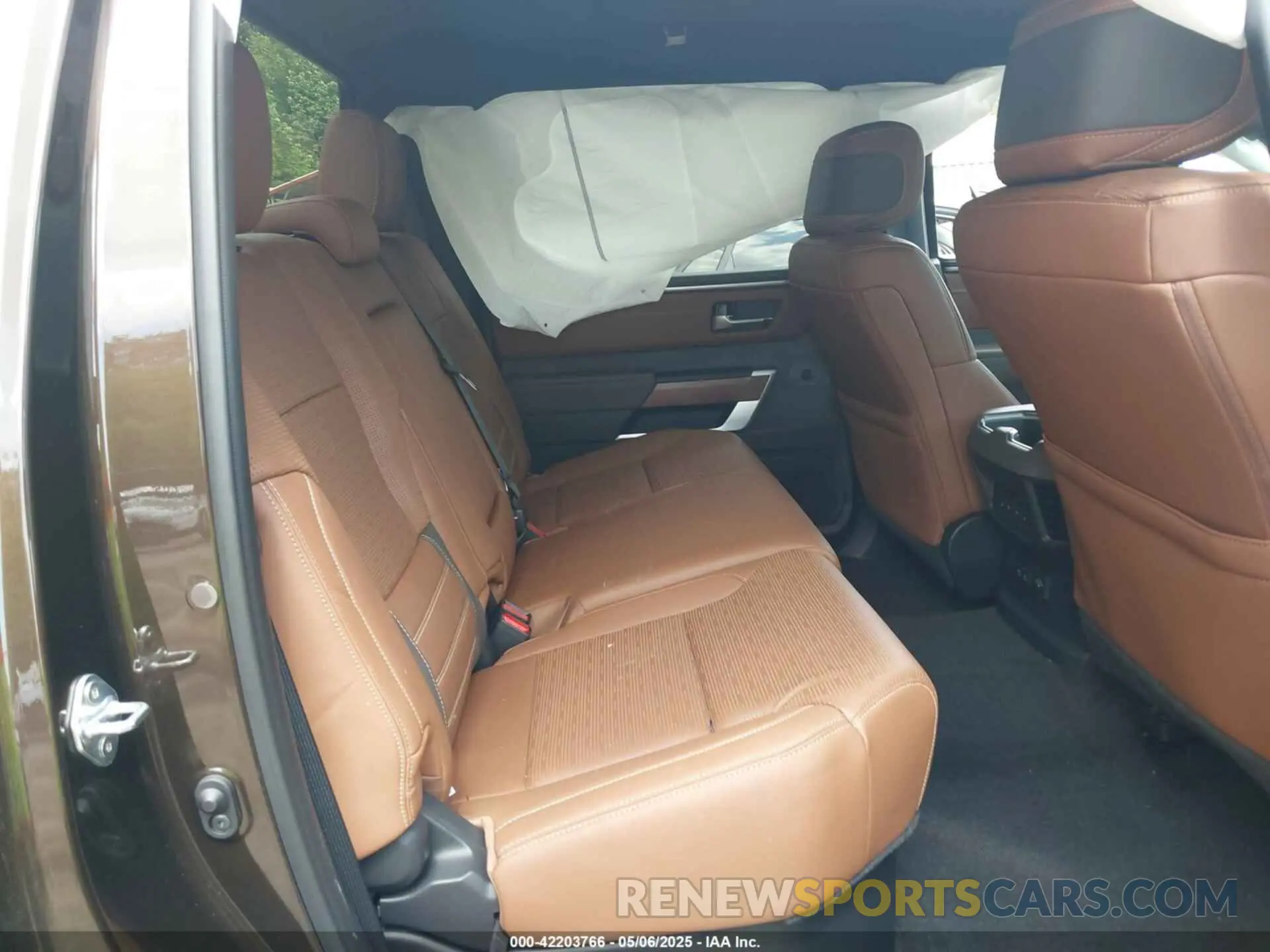 8 fotografías del automóvil dañado 5TFMA5DB5RX145336 TOYOTA TUNDRA 2024