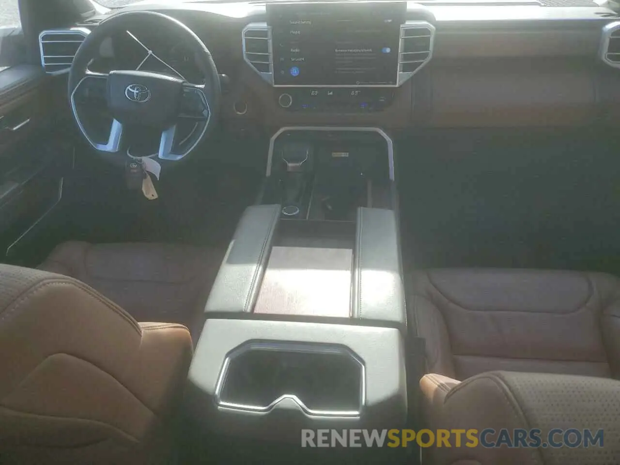 8 fotografías del automóvil dañado 5TFMA5DBXRX167302 TOYOTA TUNDRA 2024