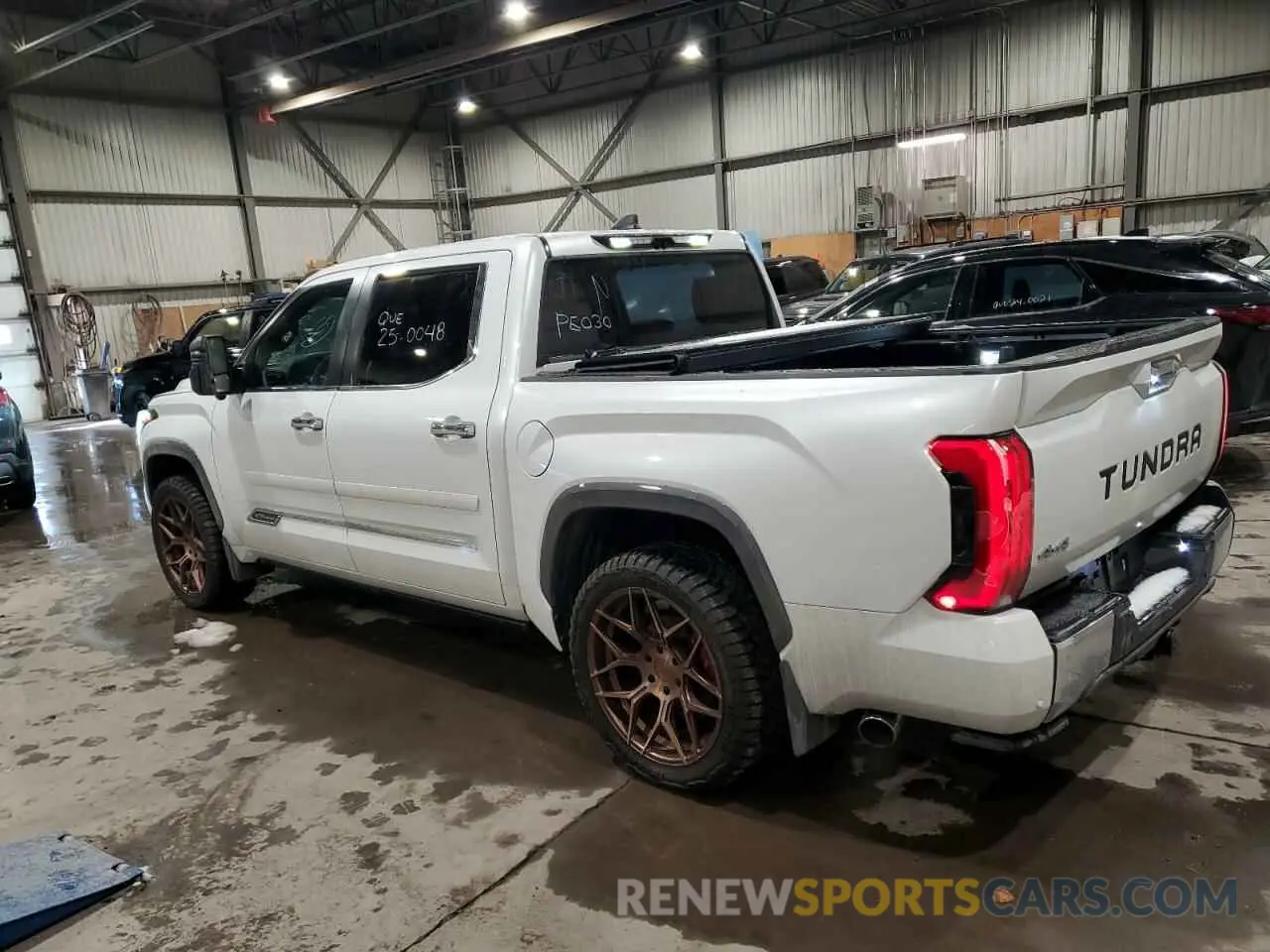 2 fotografías del automóvil dañado 5TFMC5DB3RX044192 TOYOTA TUNDRA 2024