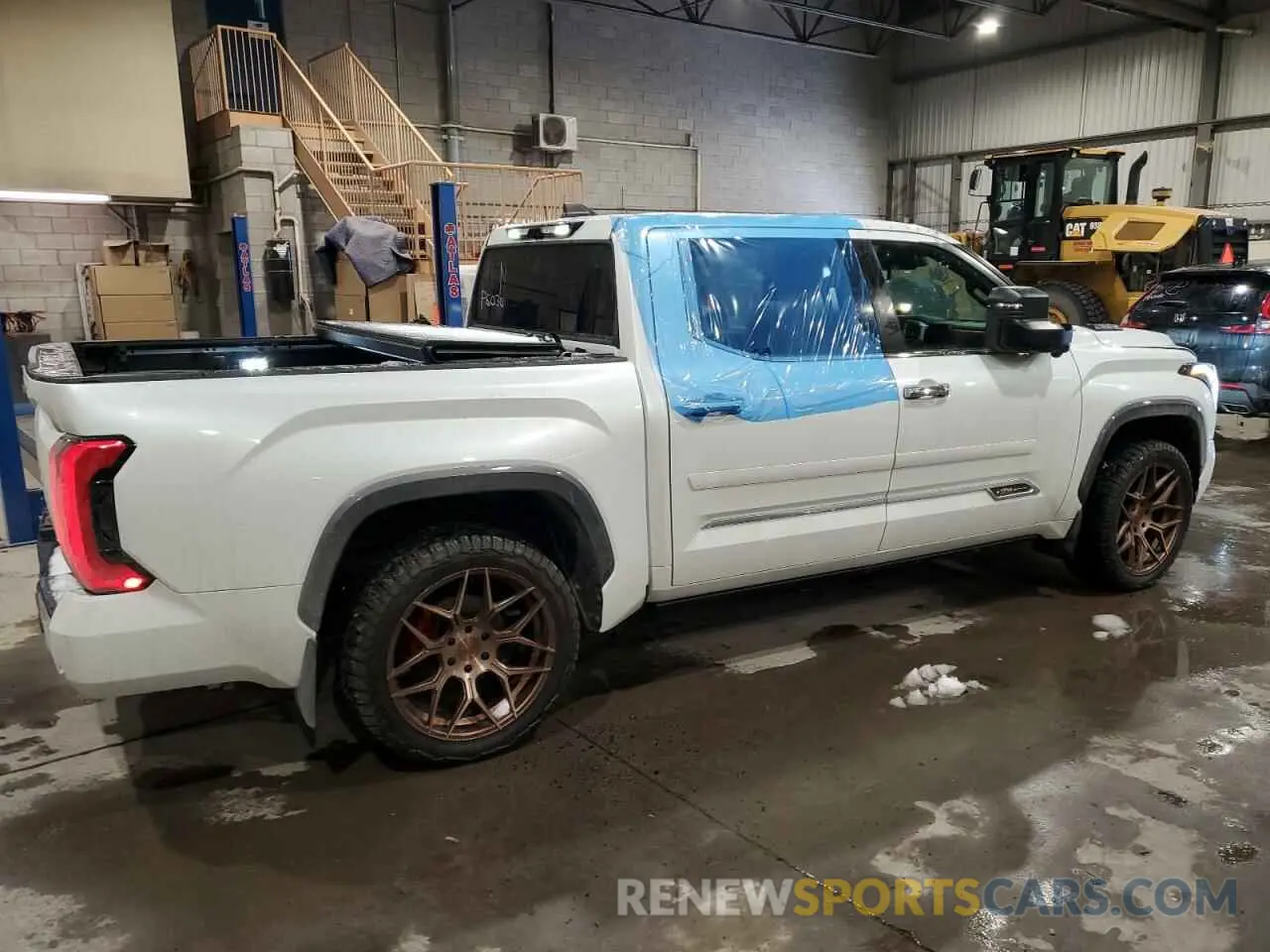 3 fotografías del automóvil dañado 5TFMC5DB3RX044192 TOYOTA TUNDRA 2024