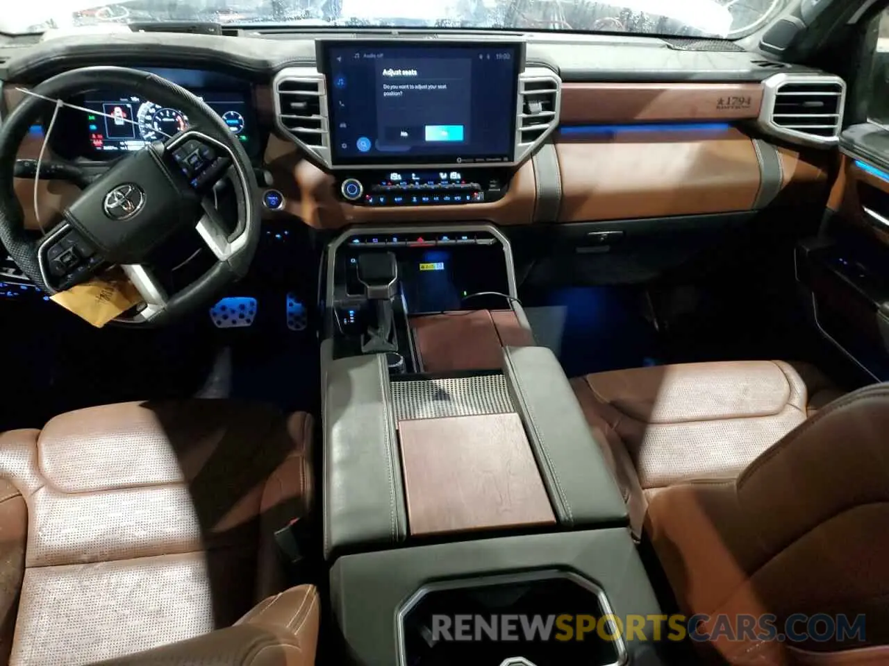 8 fotografías del automóvil dañado 5TFMC5DB3RX044192 TOYOTA TUNDRA 2024