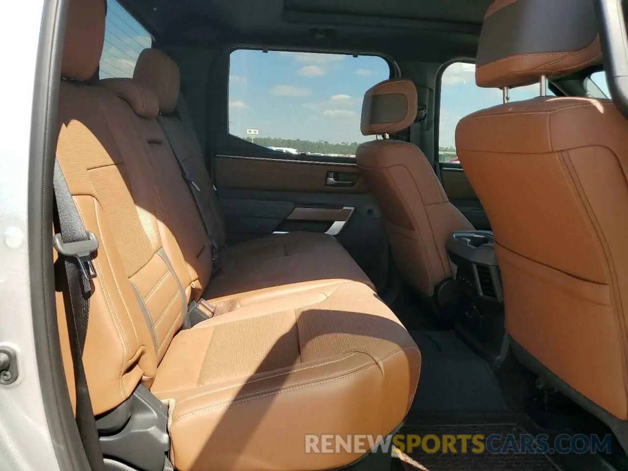 10 fotografías del automóvil dañado 5TFMC5DB4RX041074 TOYOTA TUNDRA 2024