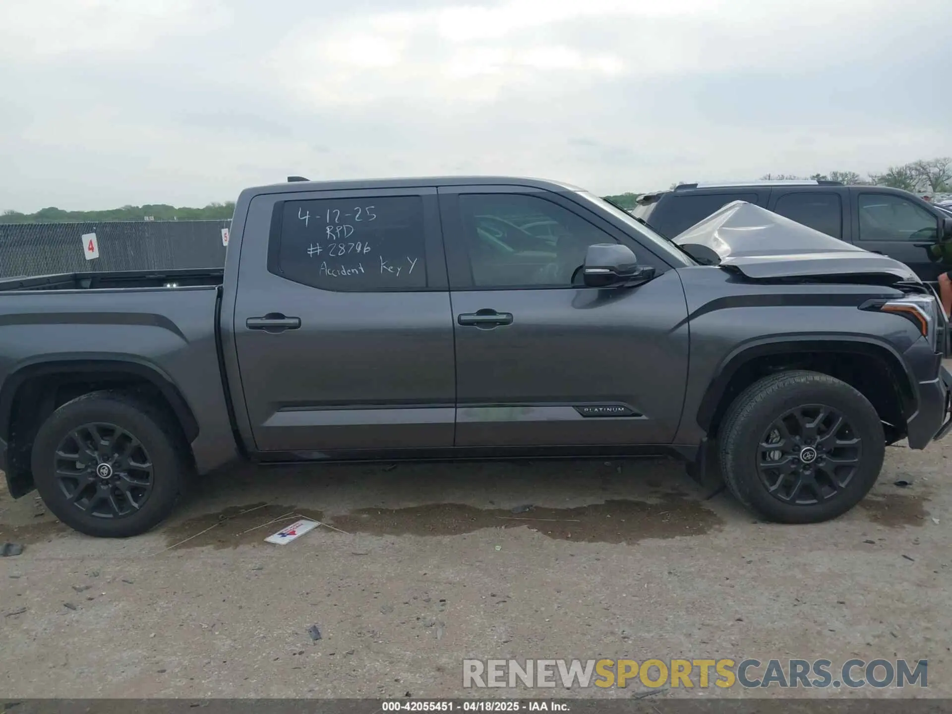 14 fotografías del automóvil dañado 5TFNA5DB2RX180808 TOYOTA TUNDRA 2024