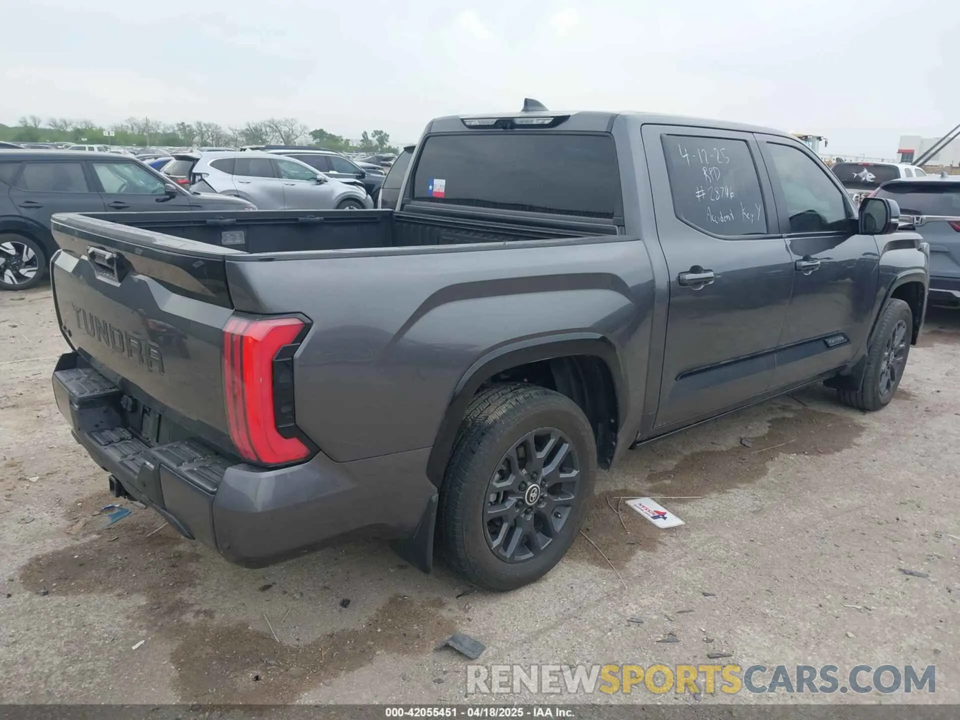 4 fotografías del automóvil dañado 5TFNA5DB2RX180808 TOYOTA TUNDRA 2024