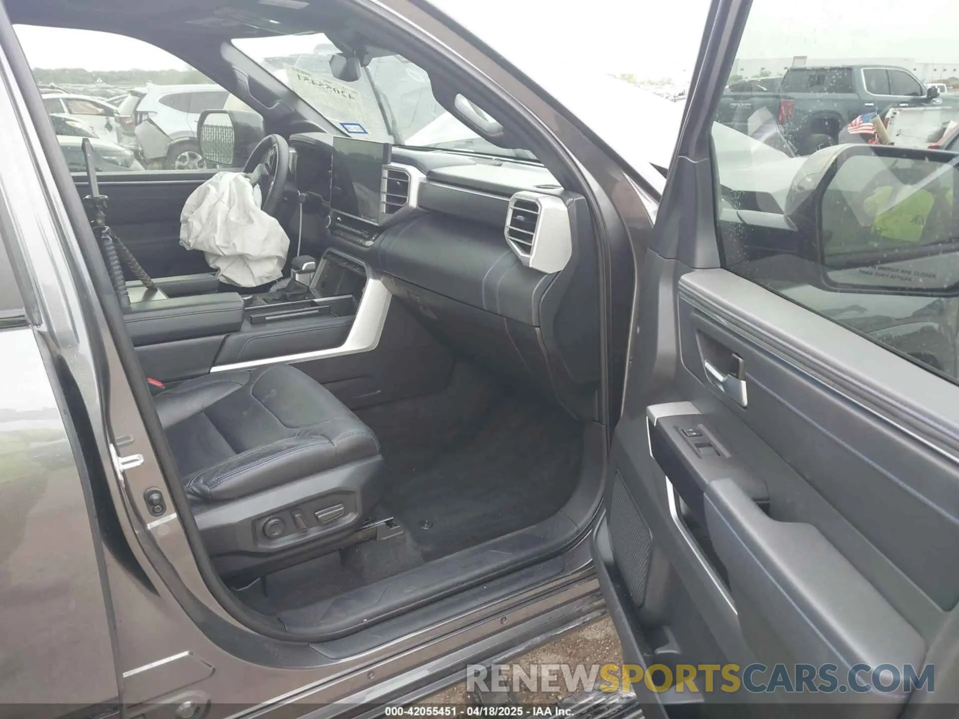 5 fotografías del automóvil dañado 5TFNA5DB2RX180808 TOYOTA TUNDRA 2024