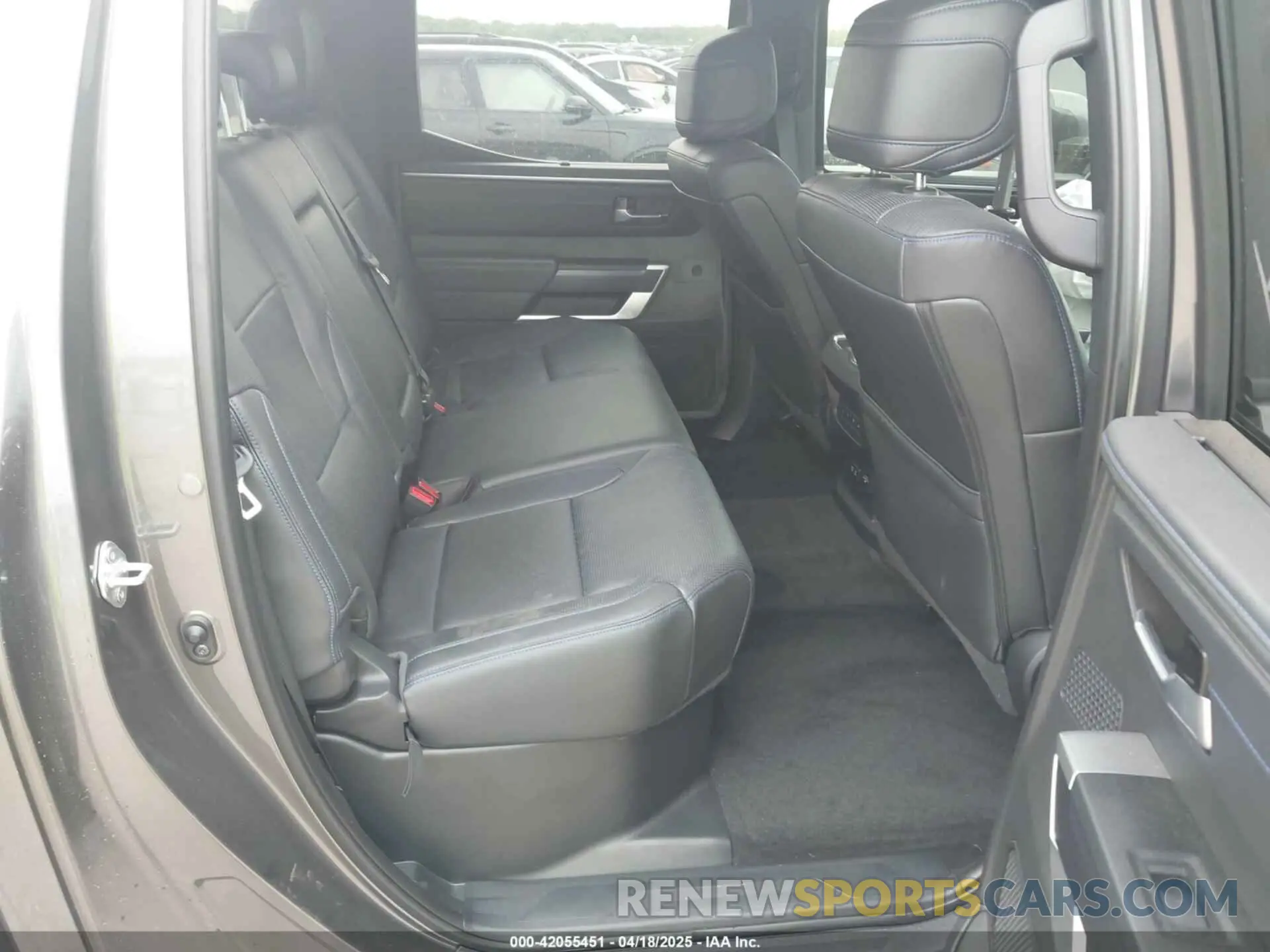 8 fotografías del automóvil dañado 5TFNA5DB2RX180808 TOYOTA TUNDRA 2024