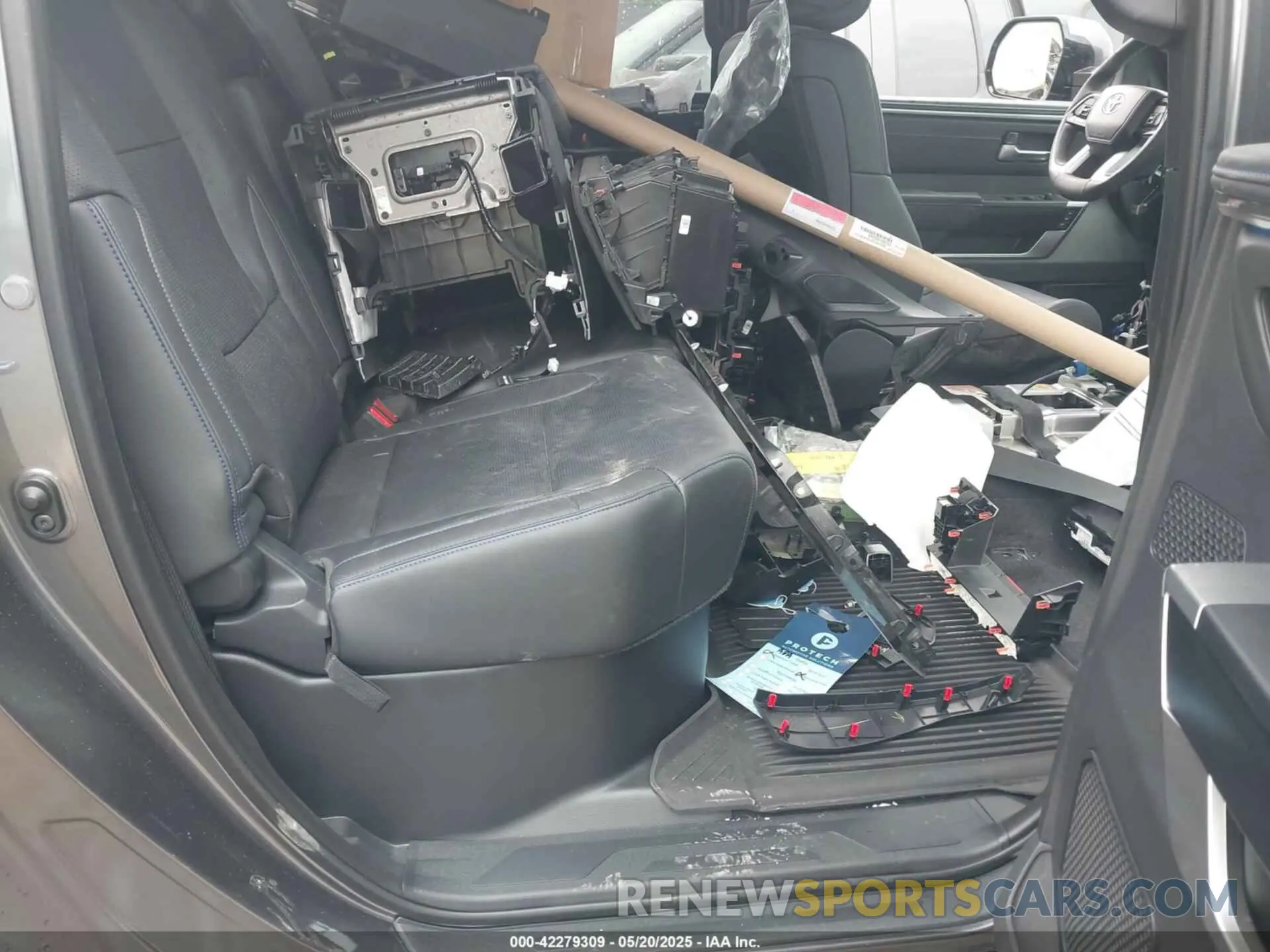 8 fotografías del automóvil dañado 5TFNA5DB8RX209602 TOYOTA TUNDRA 2024