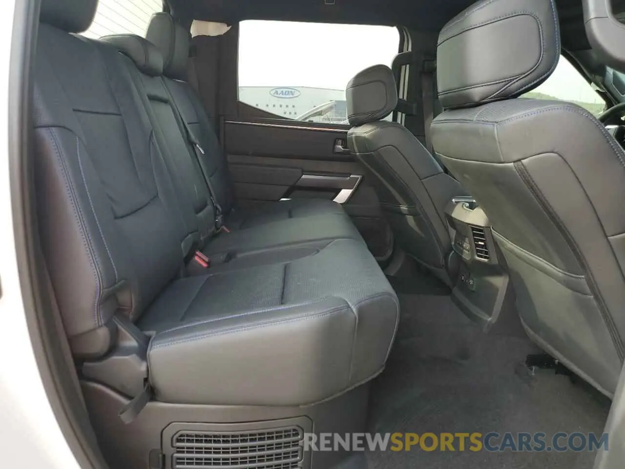 10 fotografías del automóvil dañado 5TFNC5DB7RX075319 TOYOTA TUNDRA 2024