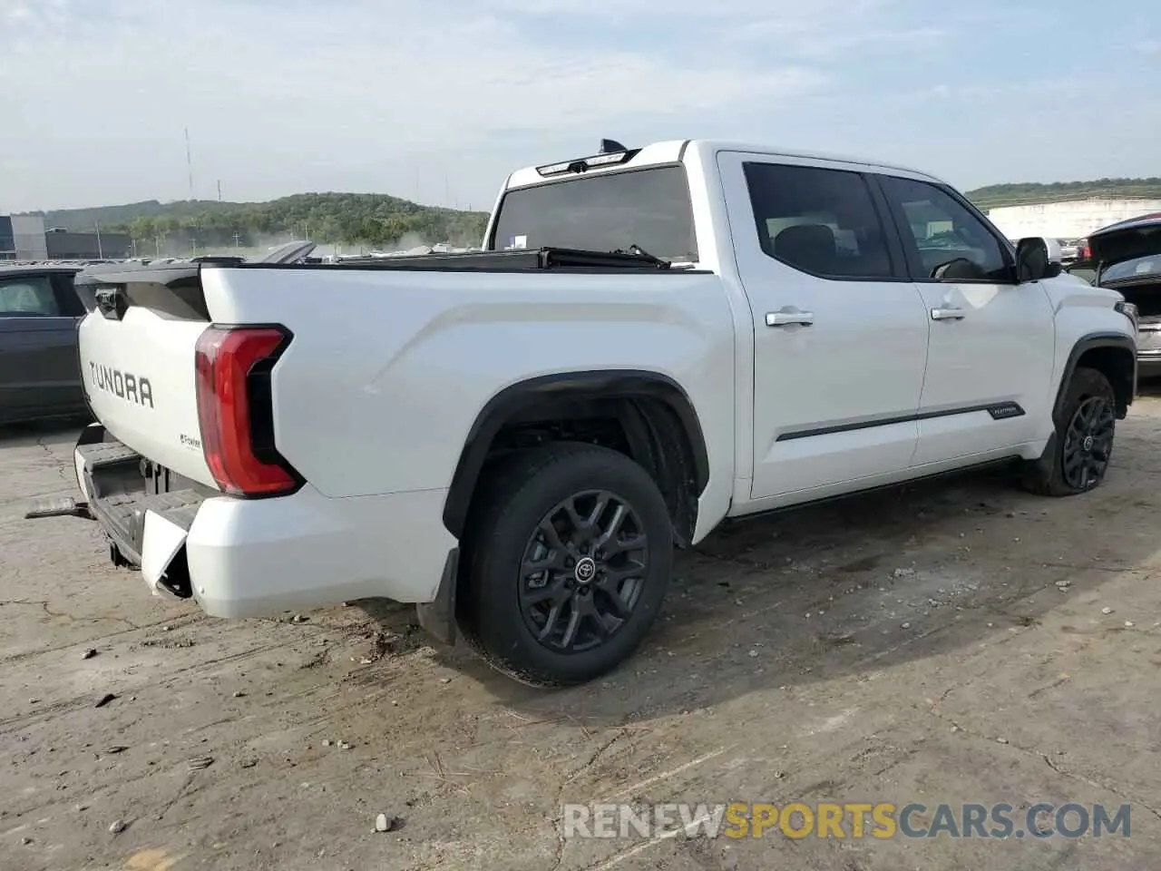 3 fotografías del automóvil dañado 5TFNC5DB7RX075319 TOYOTA TUNDRA 2024