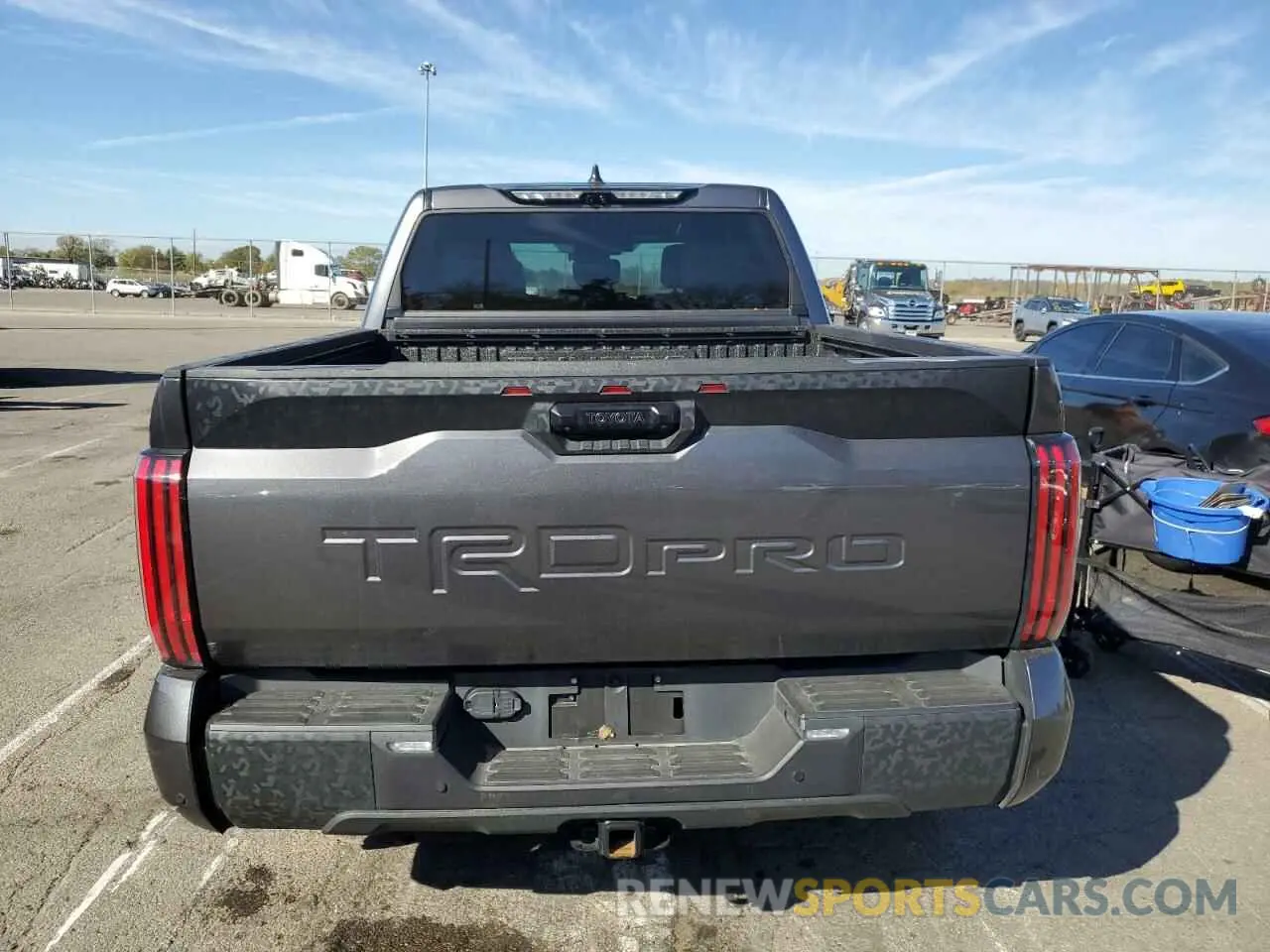 6 fotografías del automóvil dañado 5TFPC5DB2RX058677 TOYOTA TUNDRA 2024