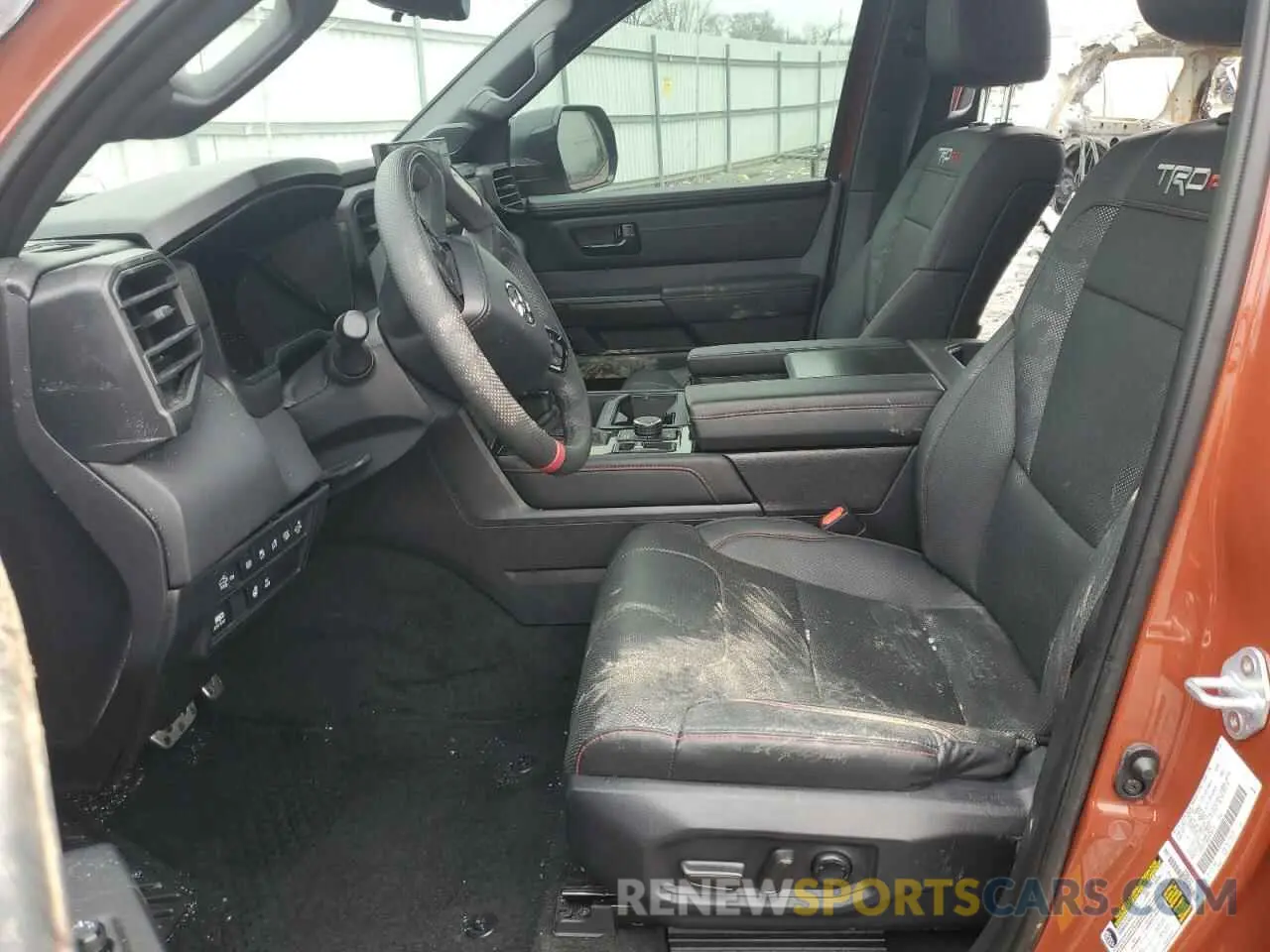 7 fotografías del automóvil dañado 5TFPC5DB6RX076616 TOYOTA TUNDRA 2024