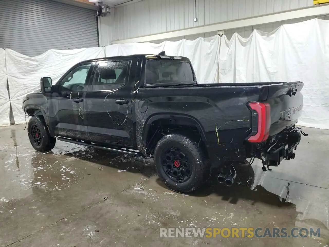 2 fotografías del automóvil dañado 5TFPC5DB7RX045567 TOYOTA TUNDRA 2024