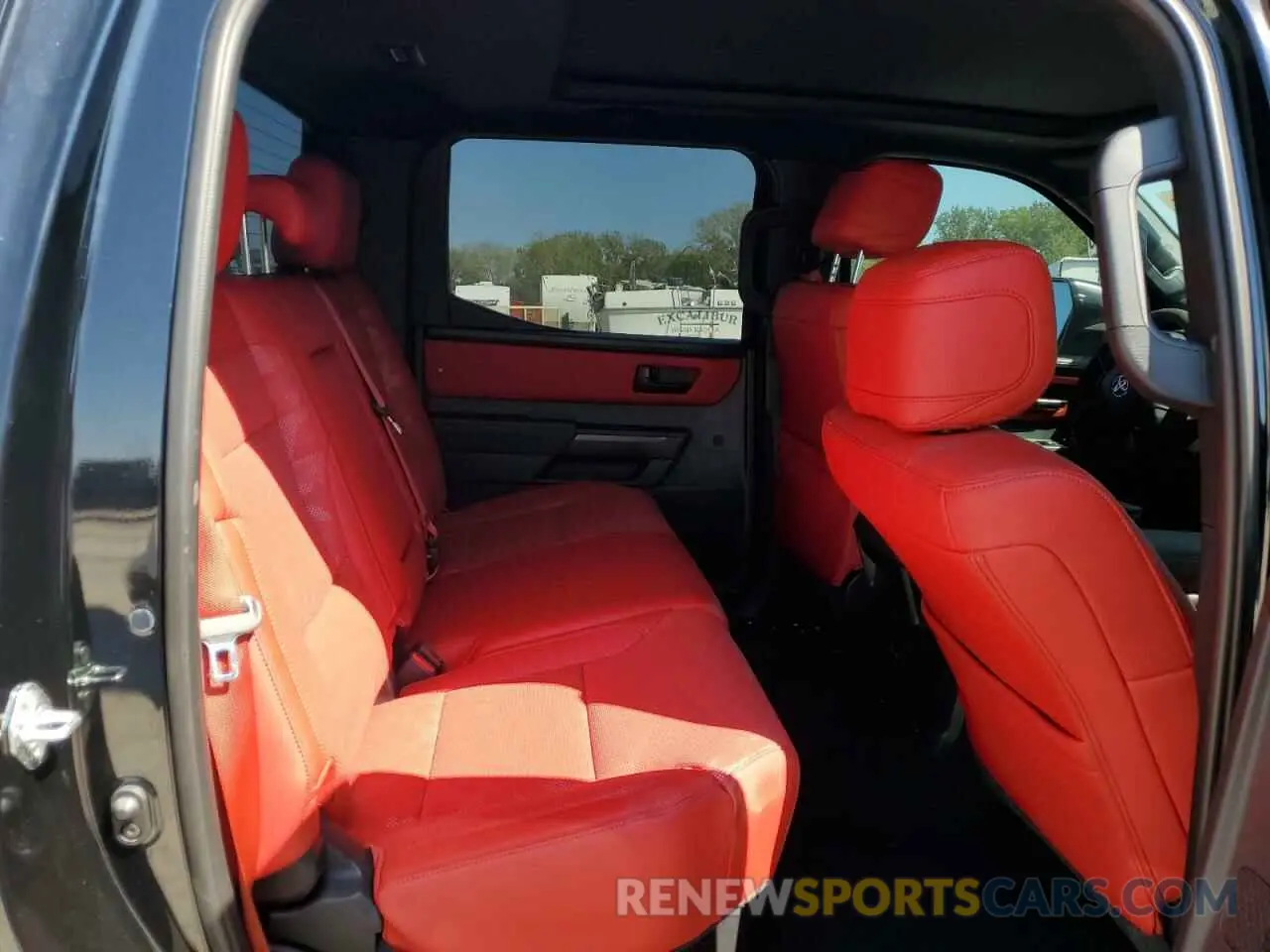 10 fotografías del automóvil dañado 5TFPC5DB9RX083592 TOYOTA TUNDRA 2024