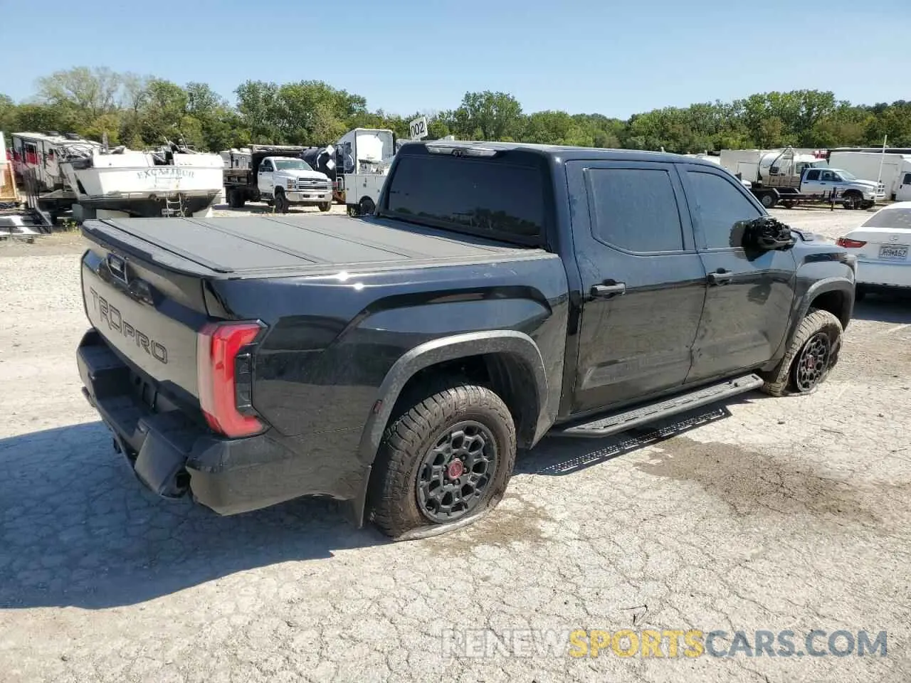 3 fotografías del automóvil dañado 5TFPC5DB9RX083592 TOYOTA TUNDRA 2024