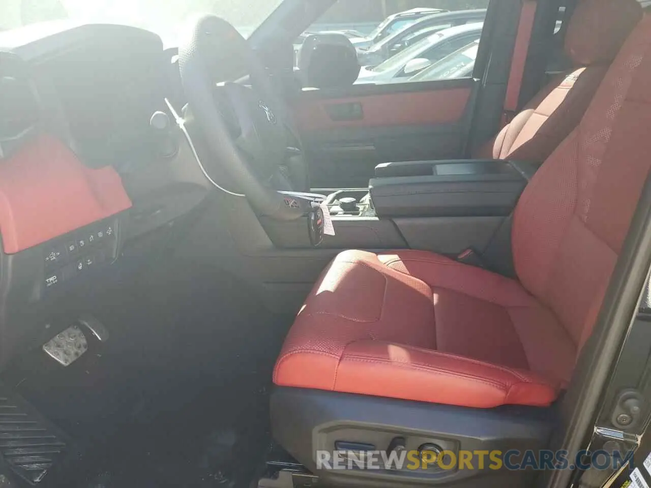 7 fotografías del automóvil dañado 5TFPC5DB9RX083592 TOYOTA TUNDRA 2024