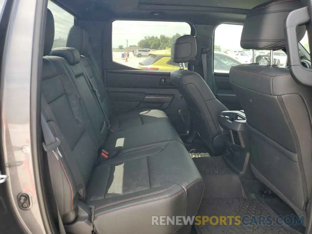 10 fotografías del automóvil dañado 5TFPC5DBXRX052870 TOYOTA TUNDRA 2024