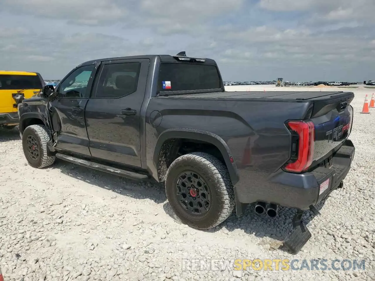 2 fotografías del automóvil dañado 5TFPC5DBXRX052870 TOYOTA TUNDRA 2024