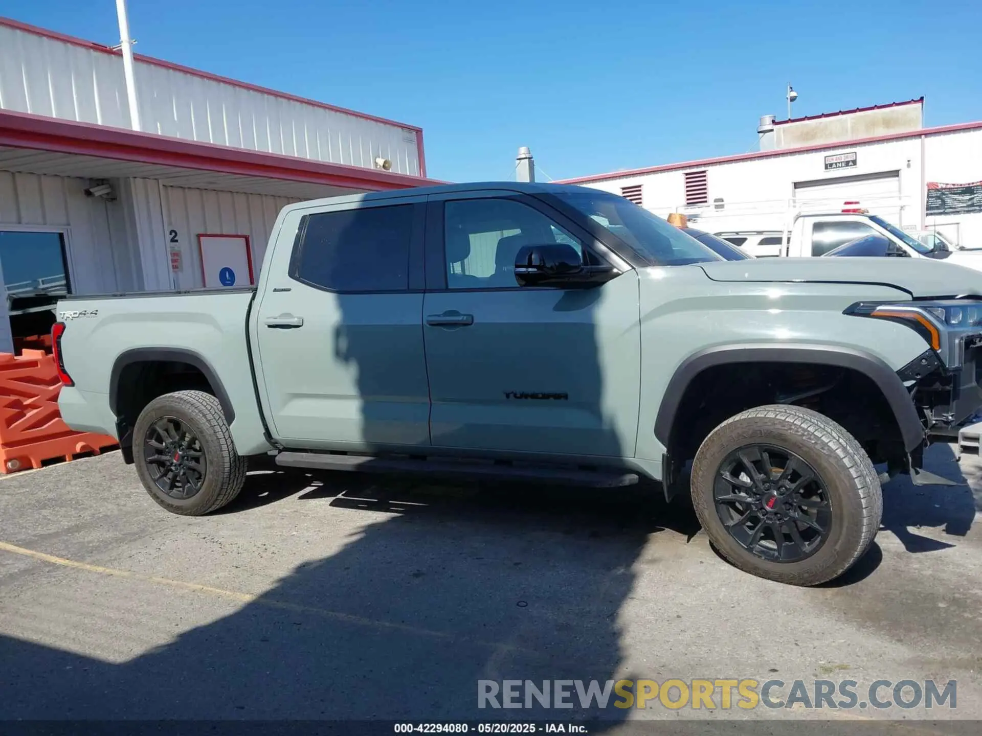 14 fotografías del automóvil dañado 5TFWA5DB1RX161817 TOYOTA TUNDRA 2024