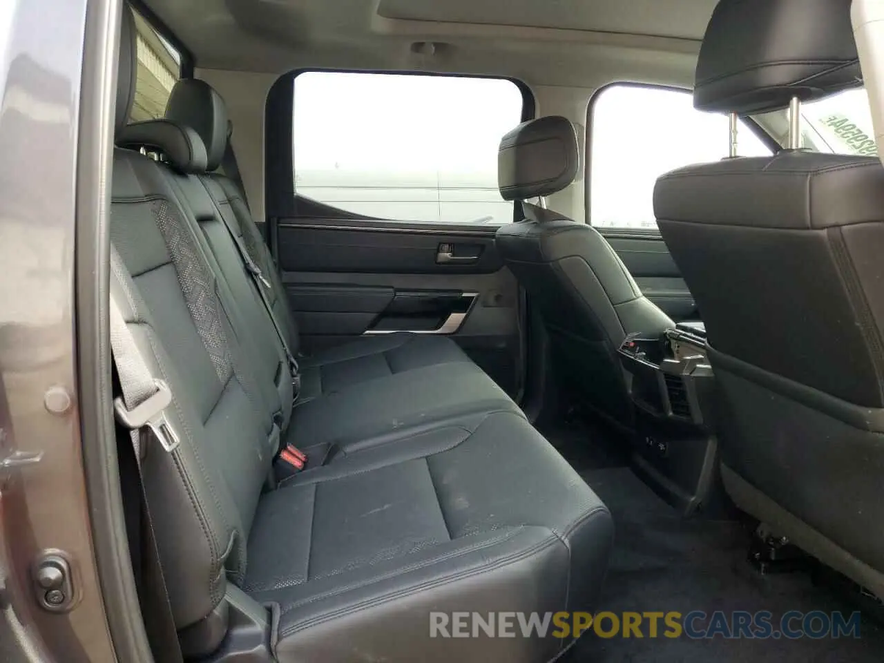 11 fotografías del automóvil dañado 5TFWA5DB1RX207002 TOYOTA TUNDRA 2024