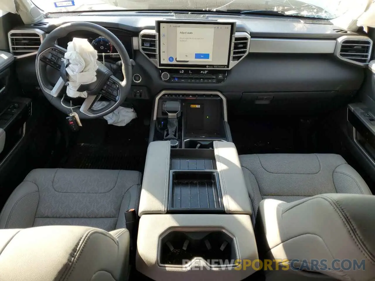8 fotografías del automóvil dañado 5TFWA5DB1RX207646 TOYOTA TUNDRA 2024