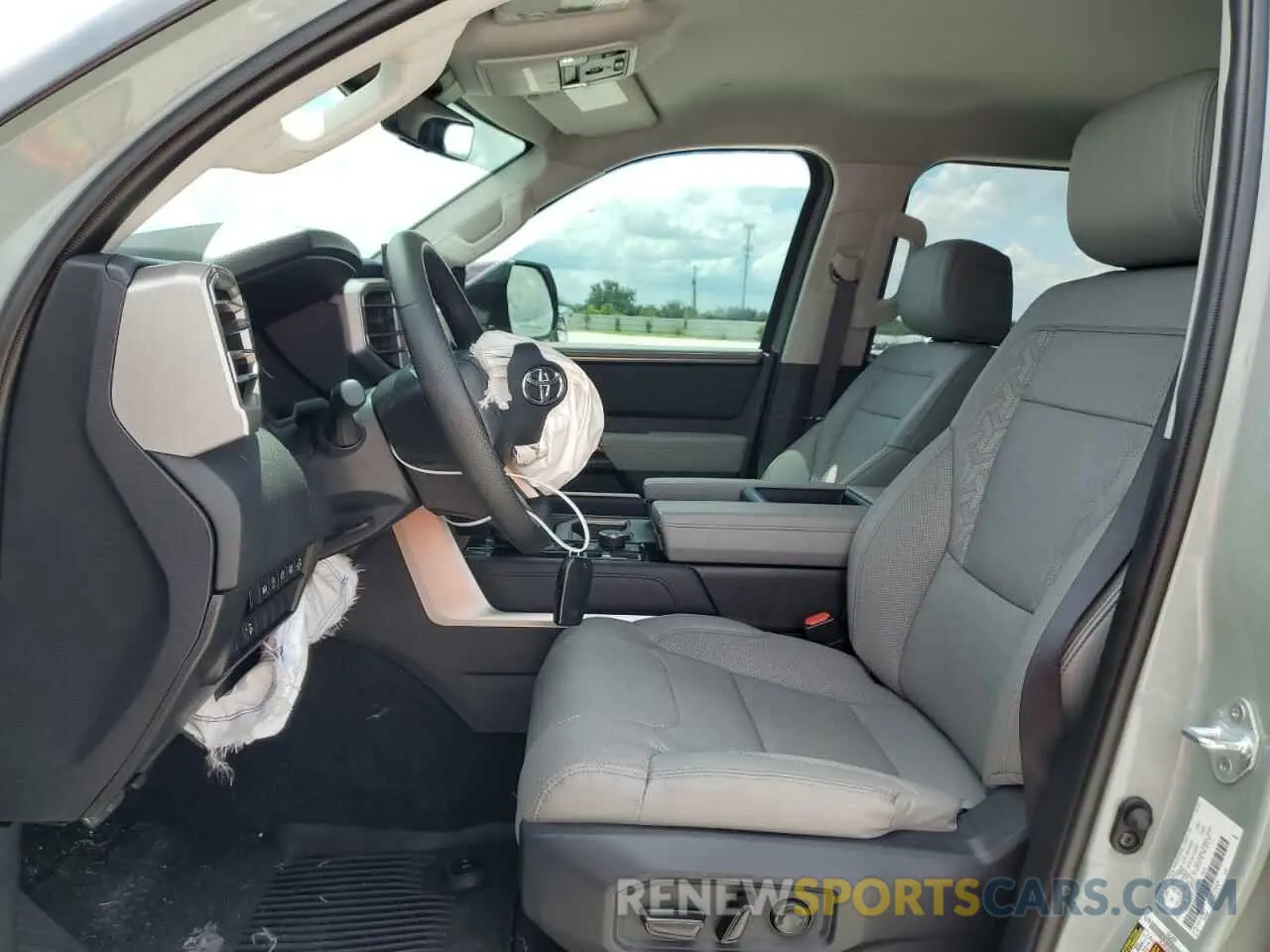 7 fotografías del automóvil dañado 5TFWA5DB2RX164323 TOYOTA TUNDRA 2024