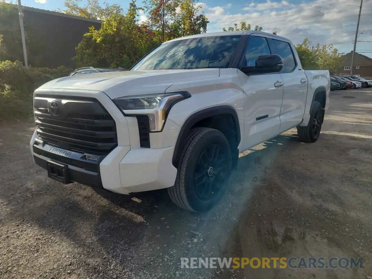 2 fotografías del automóvil dañado 5TFWA5DB4RX218494 TOYOTA TUNDRA 2024