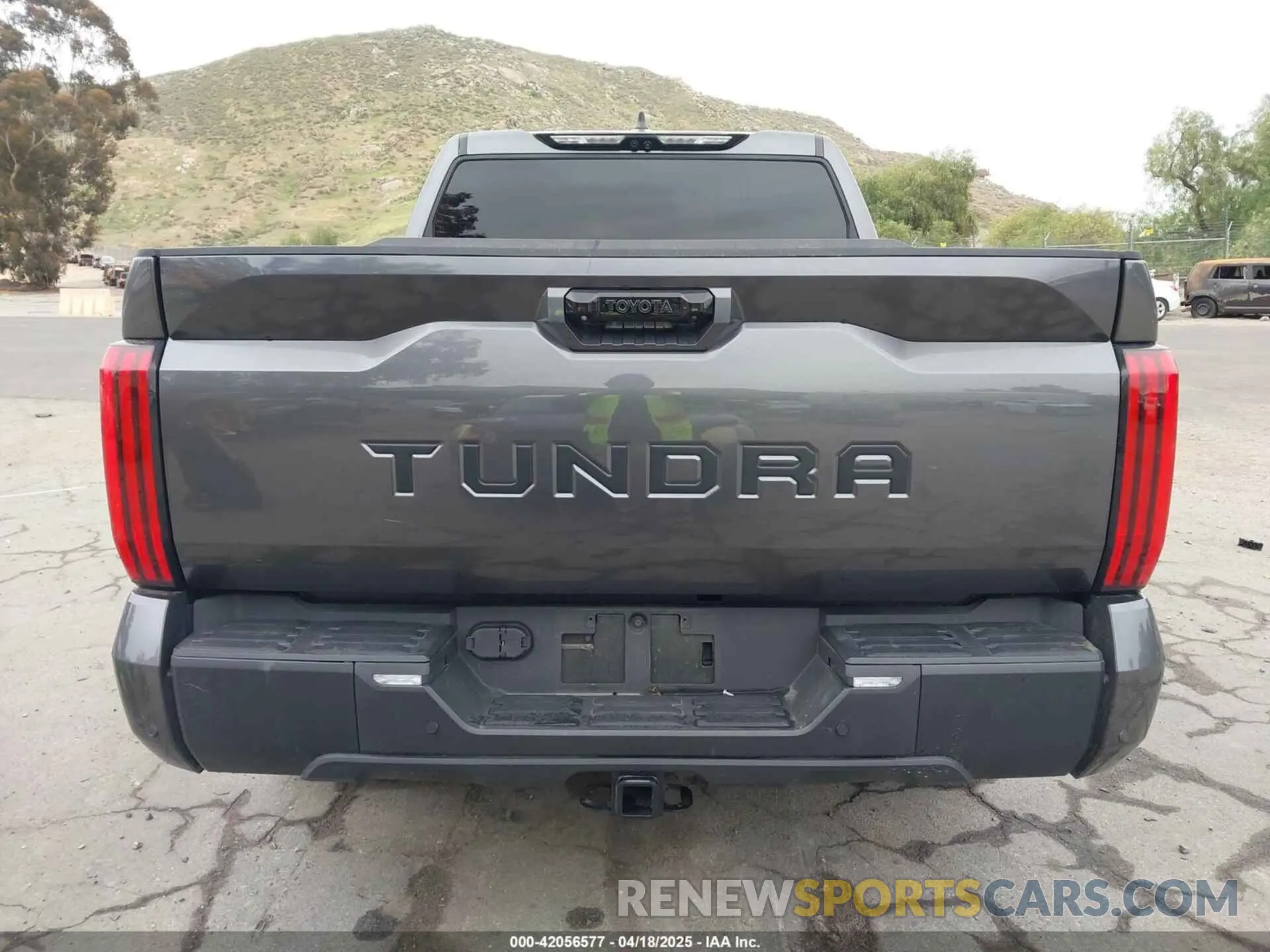 15 fotografías del automóvil dañado 5TFWA5DB4RX228135 TOYOTA TUNDRA 2024