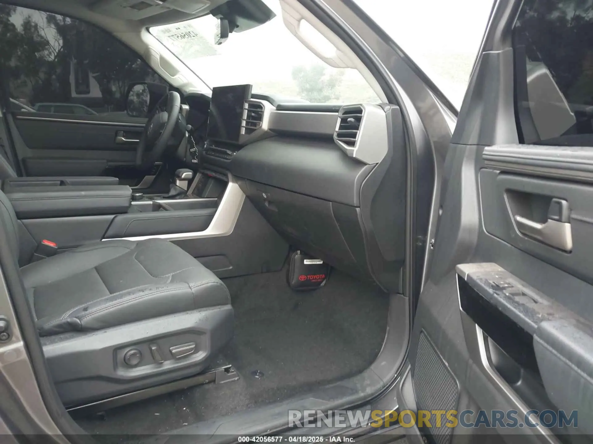 5 fotografías del automóvil dañado 5TFWA5DB4RX228135 TOYOTA TUNDRA 2024