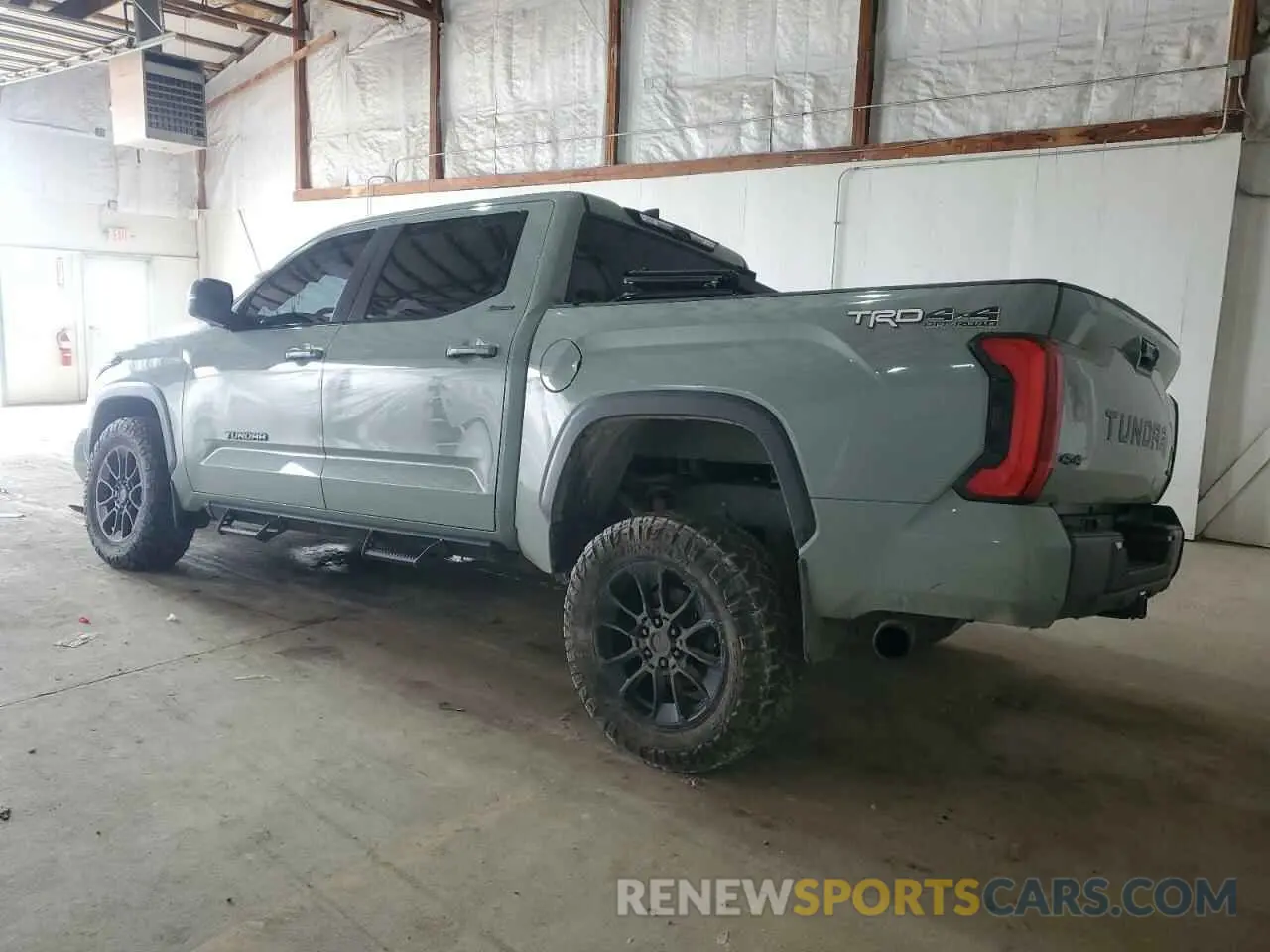 2 fotografías del automóvil dañado 5TFWA5DBXRX170418 TOYOTA TUNDRA 2024