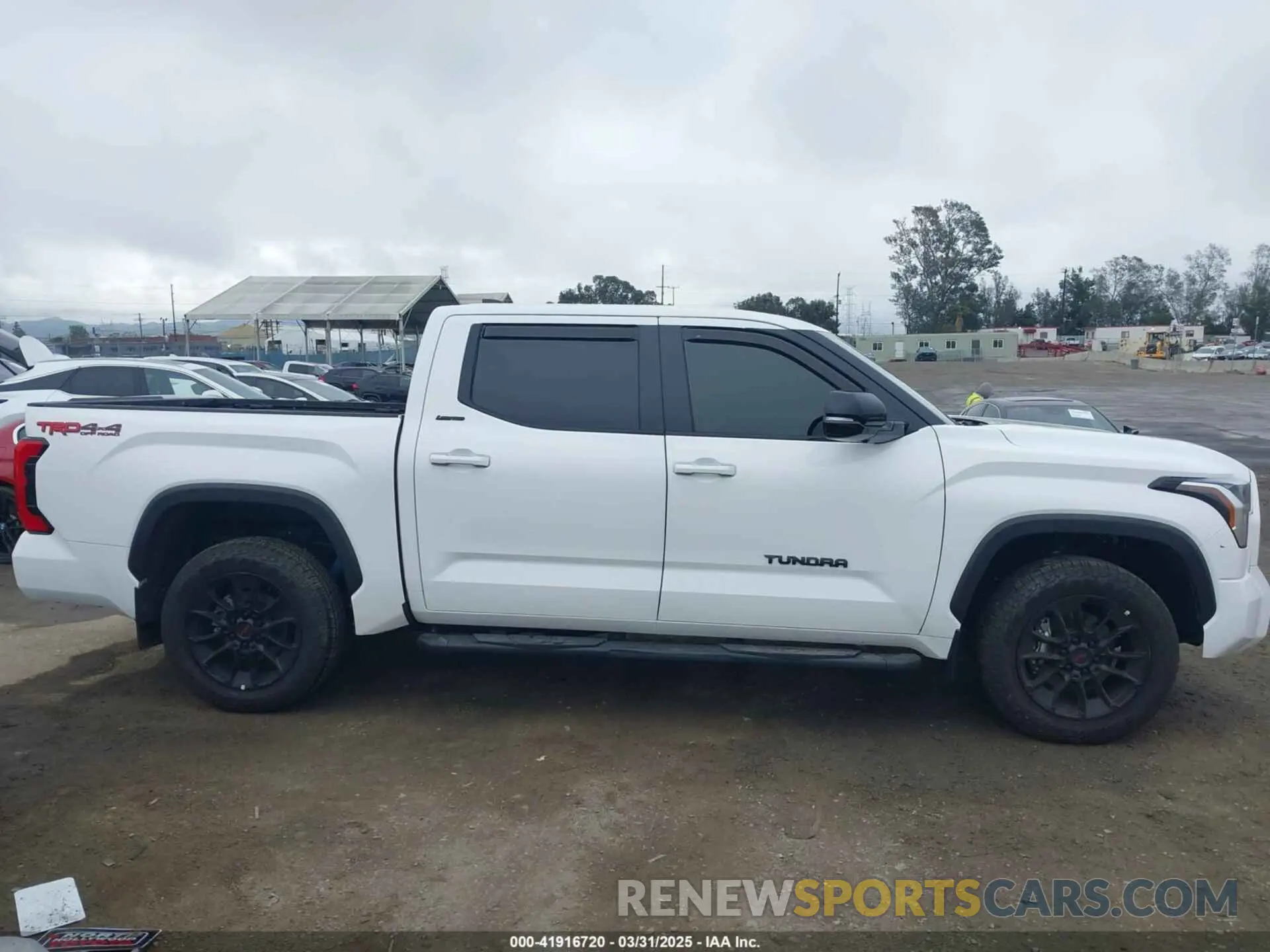 13 fotografías del automóvil dañado 5TFWA5DBXRX209086 TOYOTA TUNDRA 2024