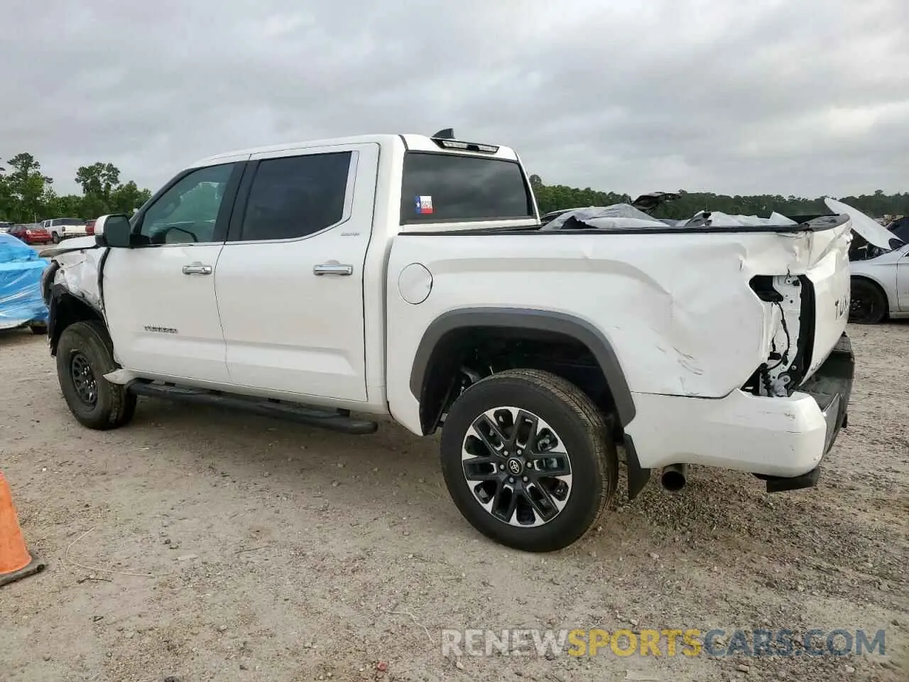 2 fotografías del automóvil dañado 5TFJA5DB5SX272919 TOYOTA TUNDRA 2025