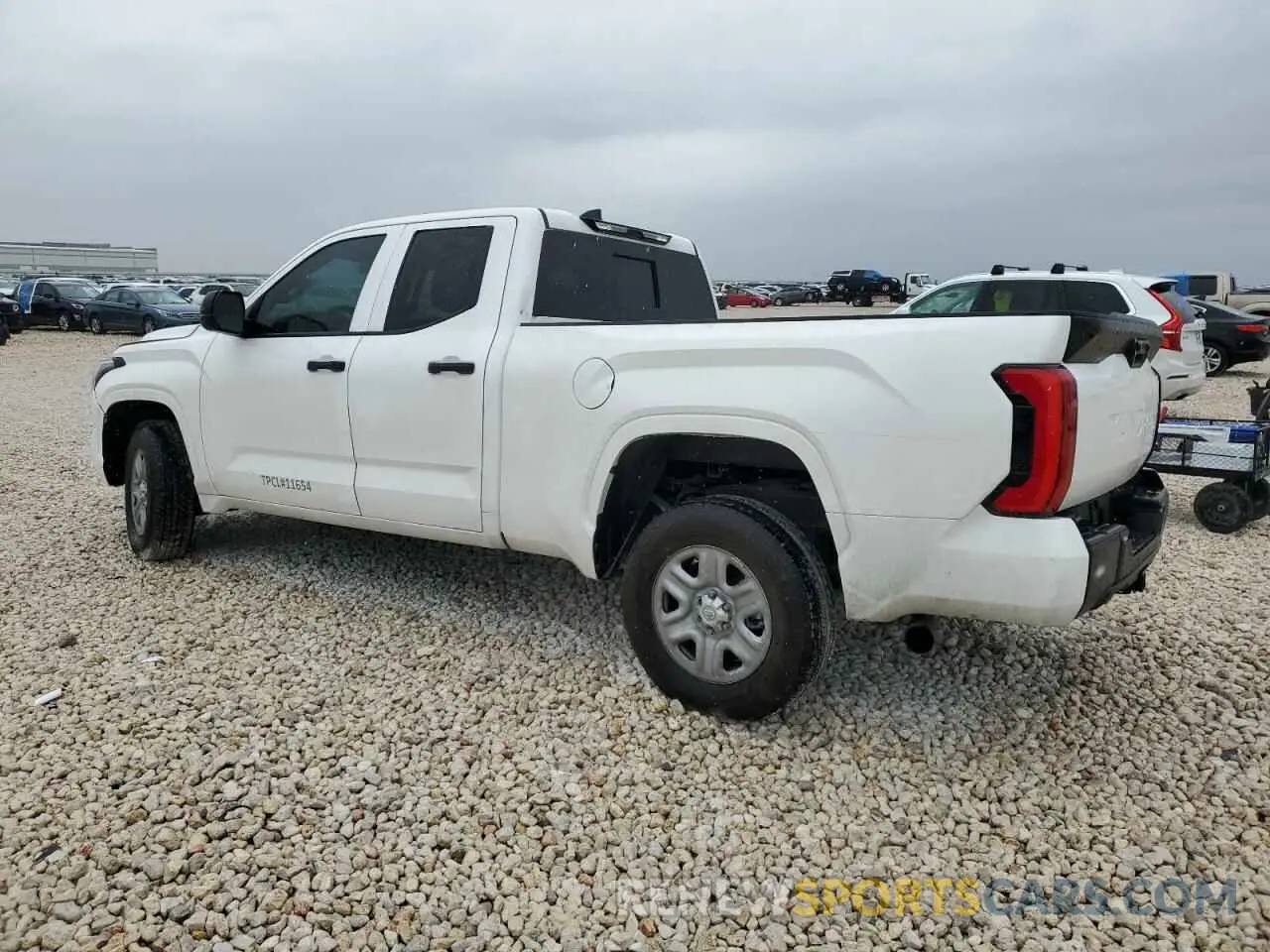2 fotografías del automóvil dañado 5TFKB5AA5SX044285 TOYOTA TUNDRA 2025