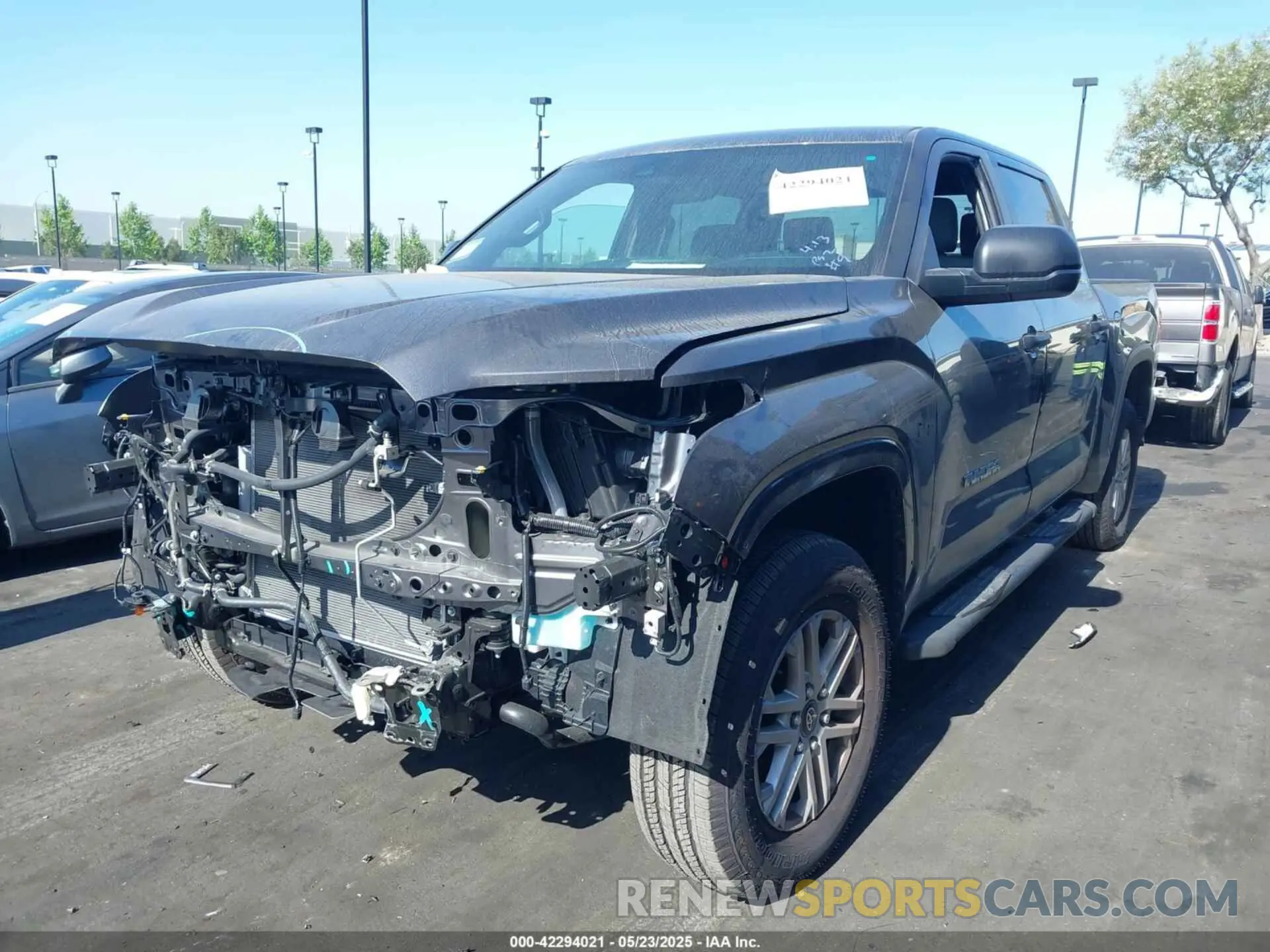 2 fotografías del automóvil dañado 5TFLA5DB1SX263126 TOYOTA TUNDRA 2025
