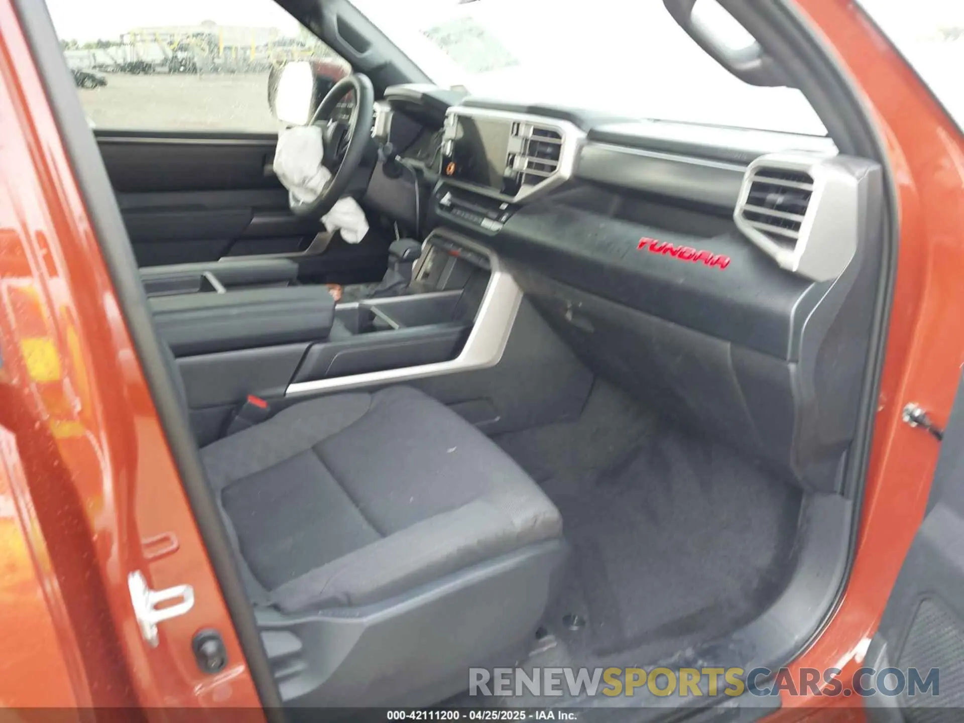5 fotografías del automóvil dañado 5TFLA5DB3SX238597 TOYOTA TUNDRA 2025