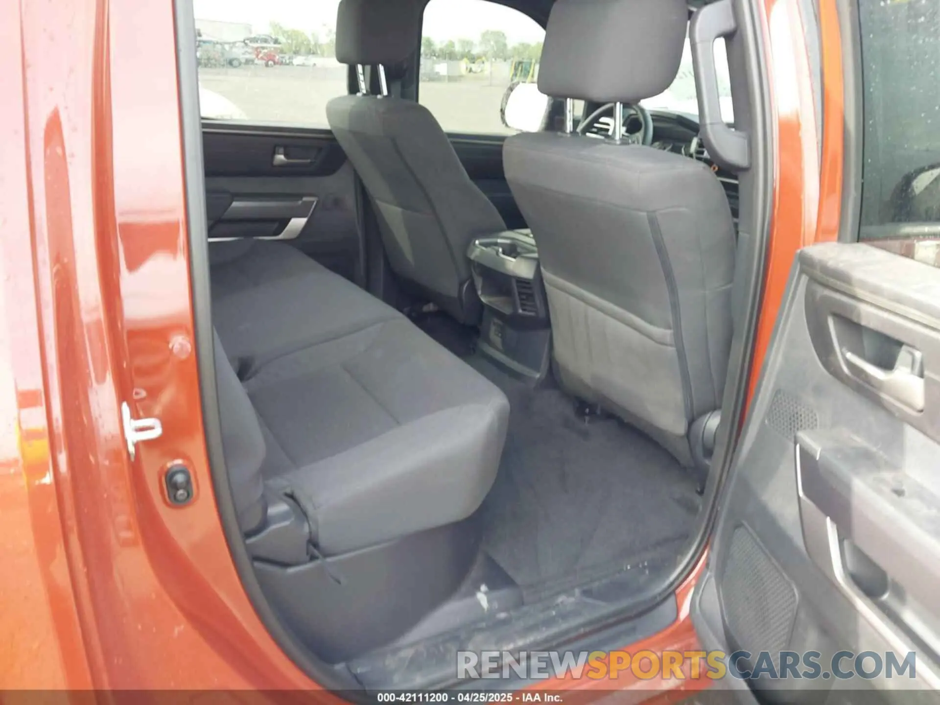 8 fotografías del automóvil dañado 5TFLA5DB3SX238597 TOYOTA TUNDRA 2025