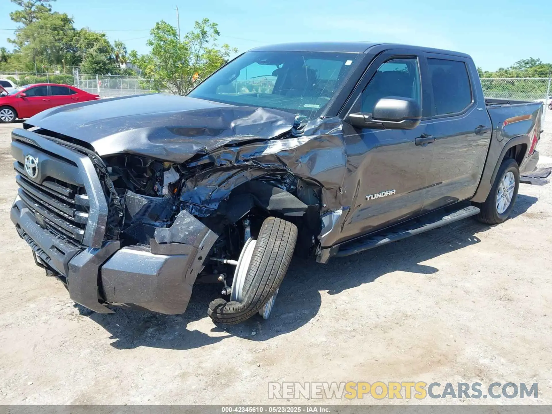 2 fotografías del automóvil dañado 5TFLA5DB3SX257215 TOYOTA TUNDRA 2025