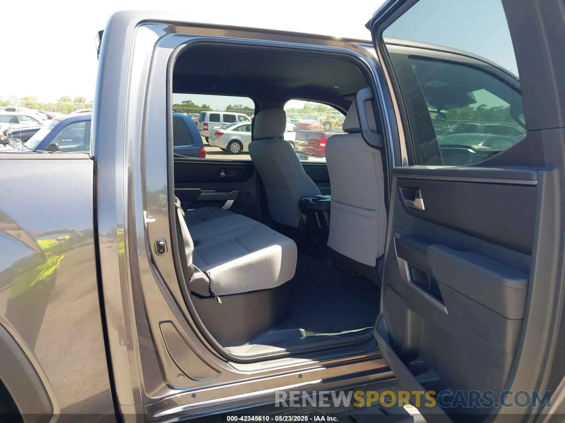 8 fotografías del automóvil dañado 5TFLA5DB3SX257215 TOYOTA TUNDRA 2025