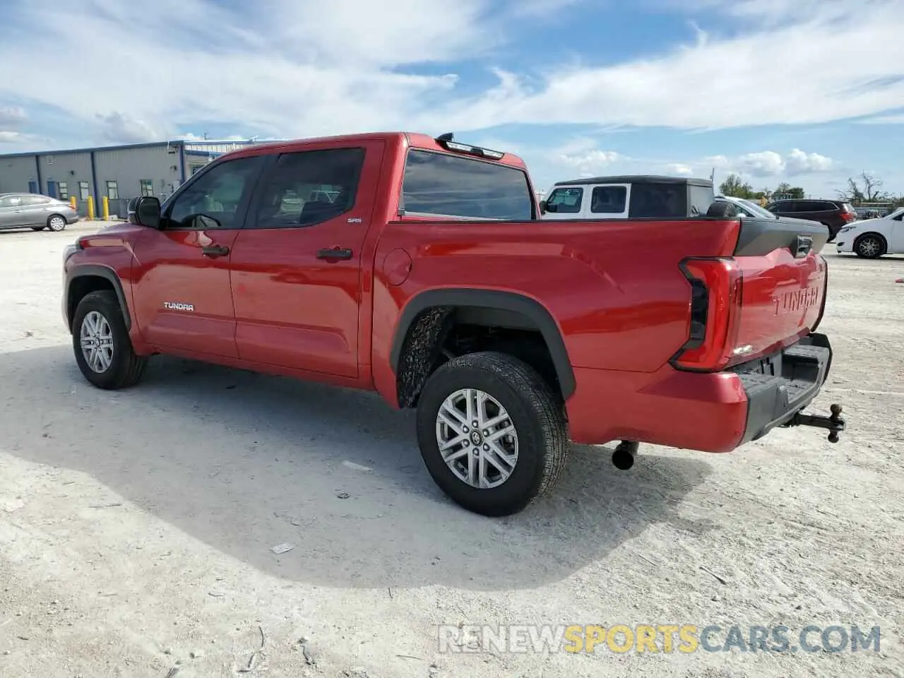 2 fotografías del automóvil dañado 5TFLA5DB7SX239686 TOYOTA TUNDRA 2025