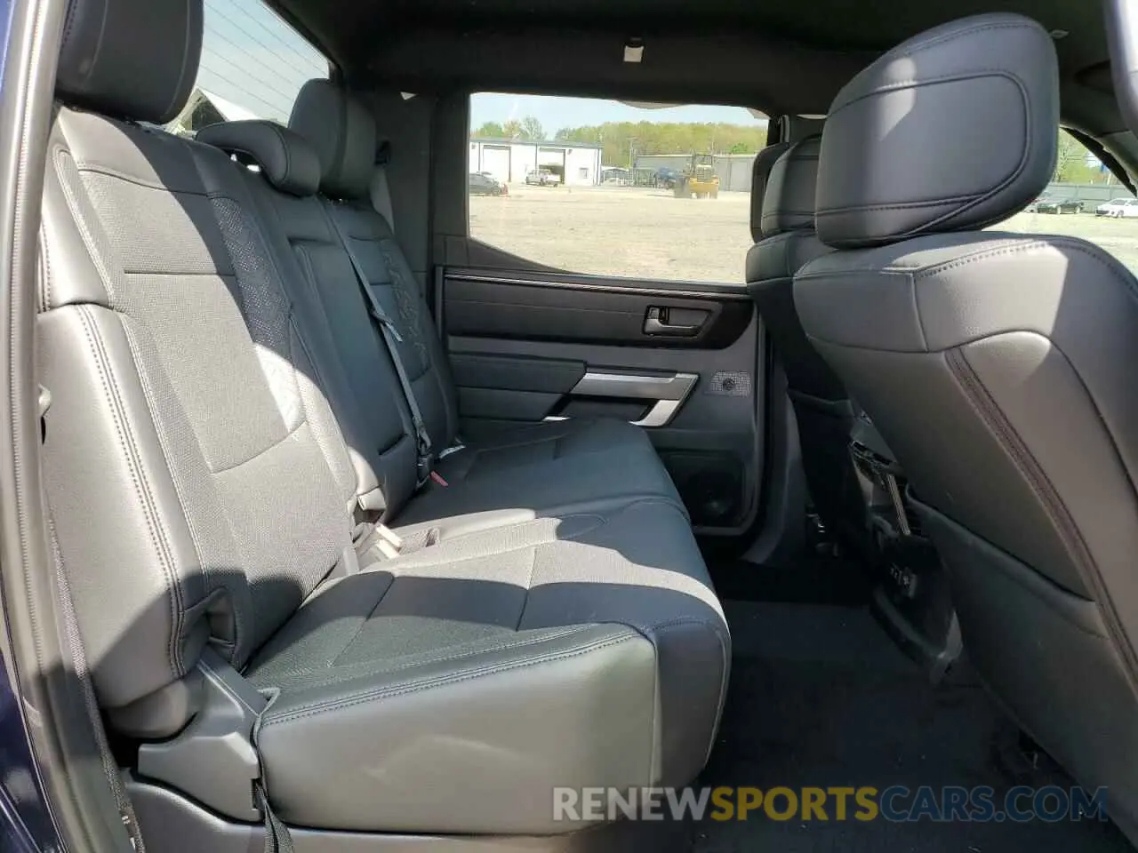 10 fotografías del automóvil dañado 5TFLA5DB9SX282572 TOYOTA TUNDRA 2025