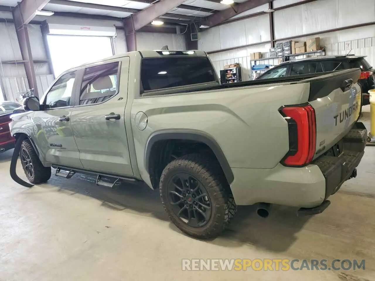 2 fotografías del automóvil dañado 5TFLA5DBXSX240279 TOYOTA TUNDRA 2025