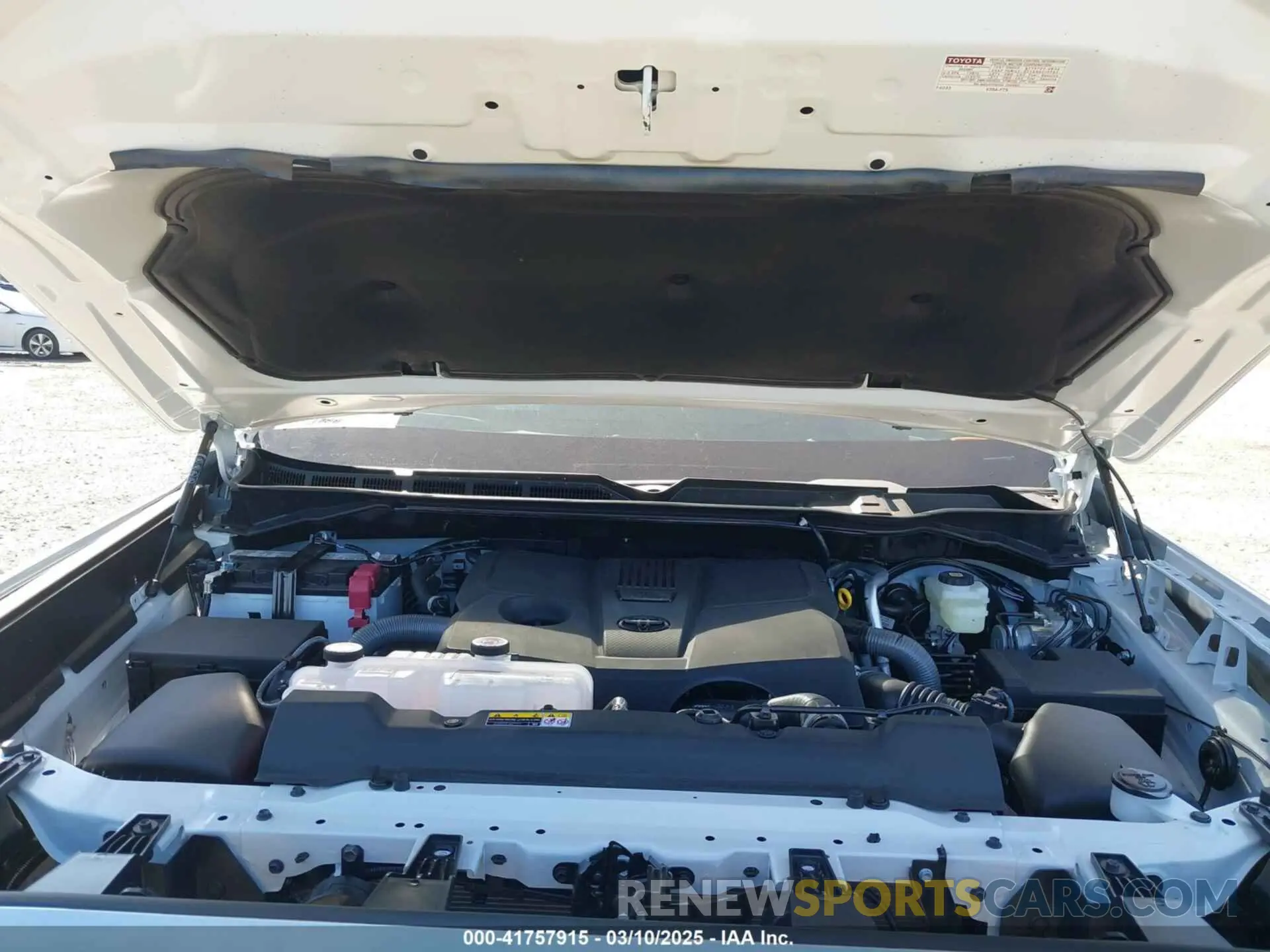 10 fotografías del automóvil dañado 5TFMA5DB3SX276769 TOYOTA TUNDRA 2025
