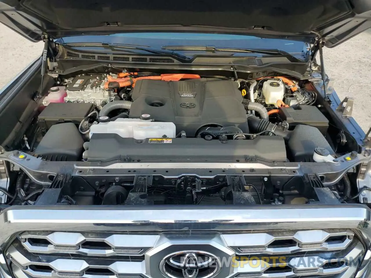 11 fotografías del automóvil dañado 5TFMC5DBXSX091337 TOYOTA TUNDRA 2025