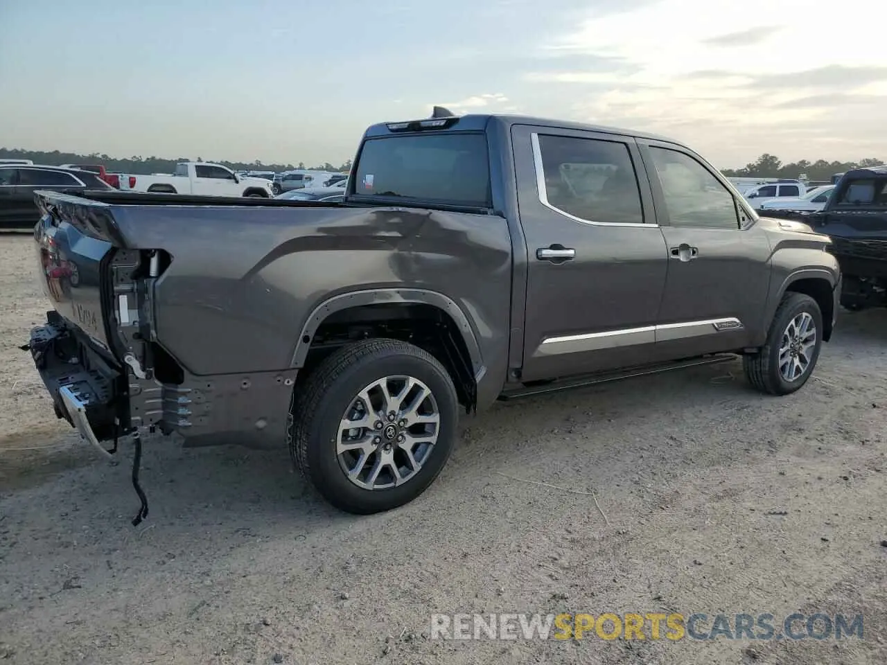 3 fotografías del automóvil dañado 5TFMC5DBXSX091337 TOYOTA TUNDRA 2025