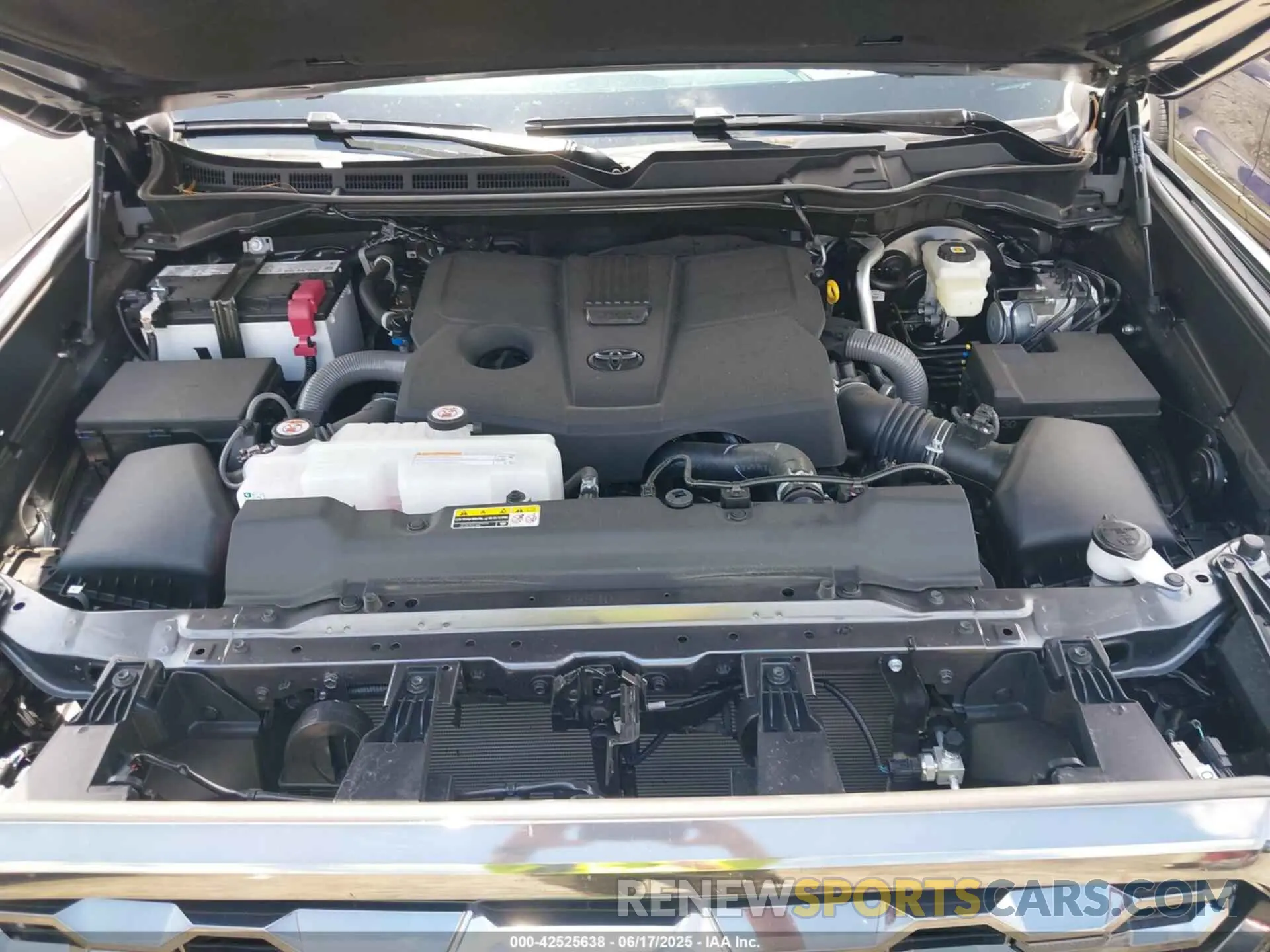 10 fotografías del automóvil dañado 5TFNA5DB2SX297116 TOYOTA TUNDRA 2025
