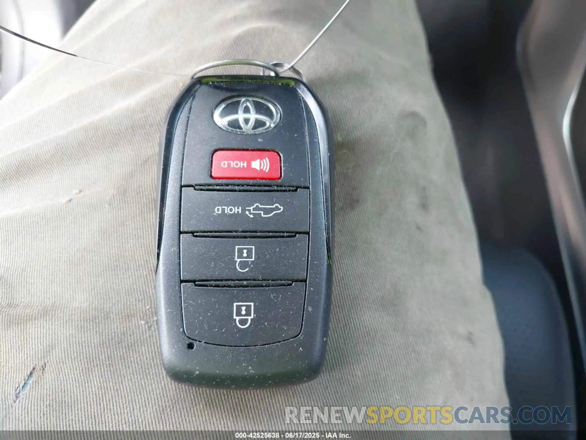 11 fotografías del automóvil dañado 5TFNA5DB2SX297116 TOYOTA TUNDRA 2025
